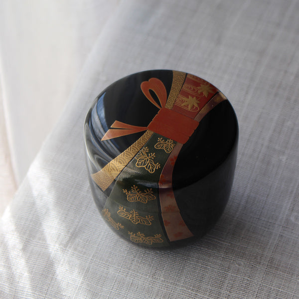 Natsume (boîte à thé) en laque urushi japonaise et maki-e, motif ruban