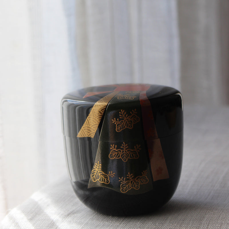 Natsume (boîte à thé) en laque urushi japonaise et maki-e, motif ruban