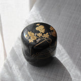Natsume (tea box) Japanese urushi lacquer and maki-e, floral pattern