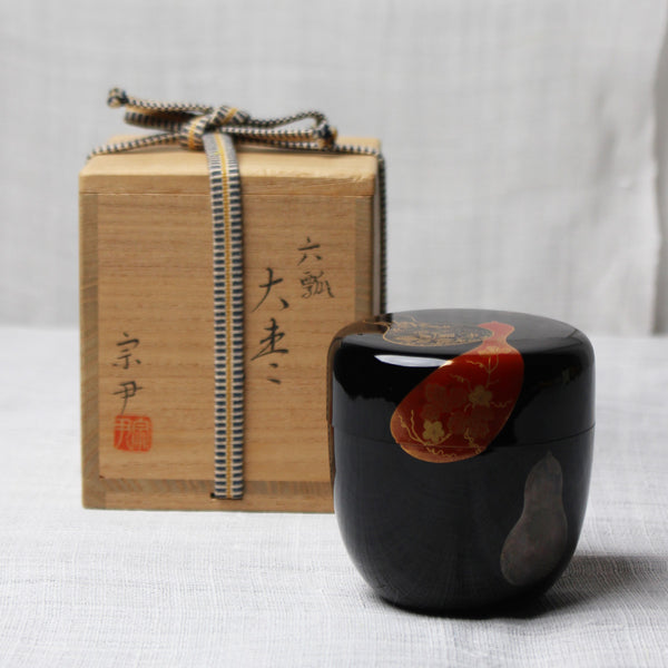 JAPANESE URUSHI AND MAKI-E LACQUER NATSUME (TEA CADDY), HISAGO (COLOQUINT) MOTIF