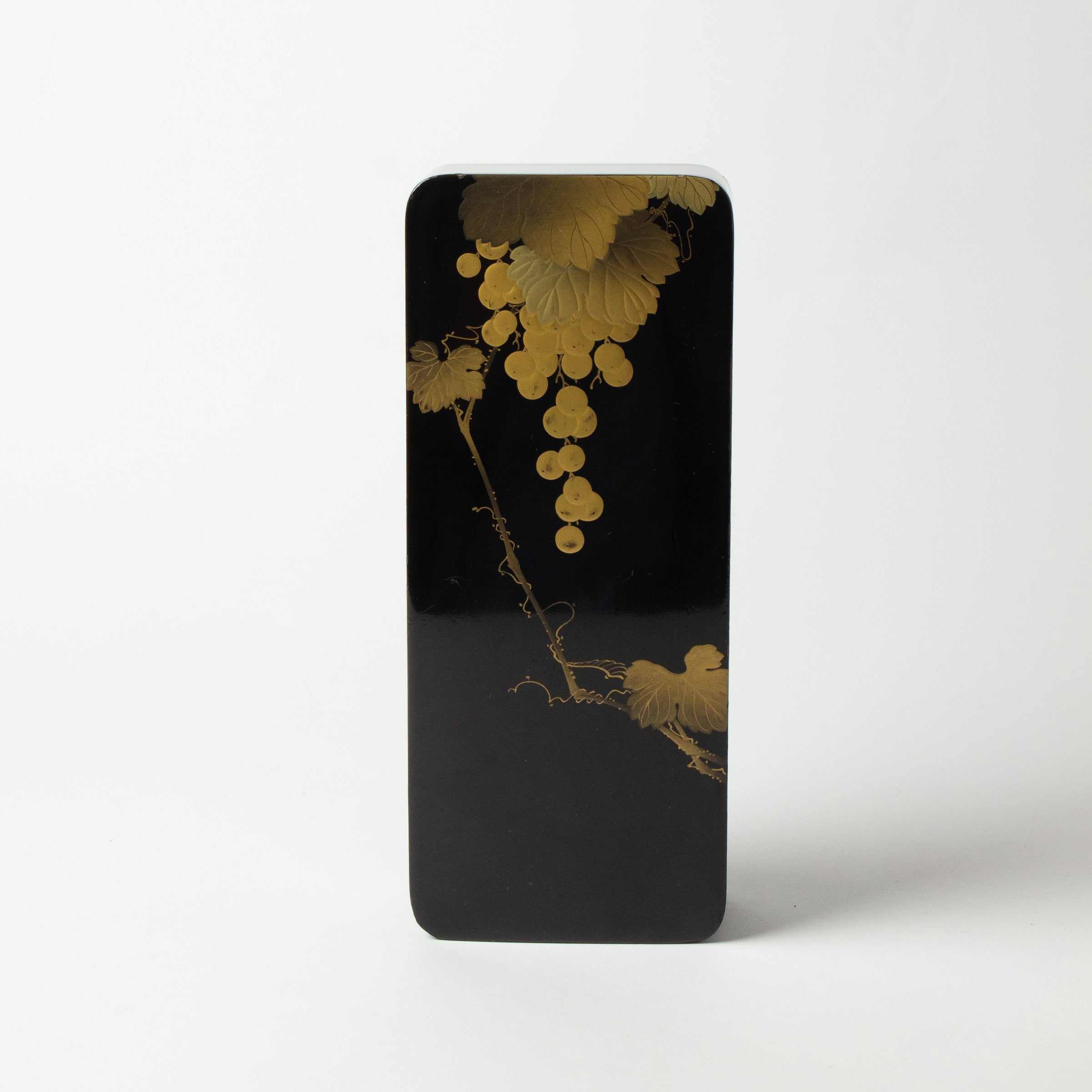 Japanese tanzaku box in urushi lacquer – decorated with grape clusters in maki-e (gold powder) 