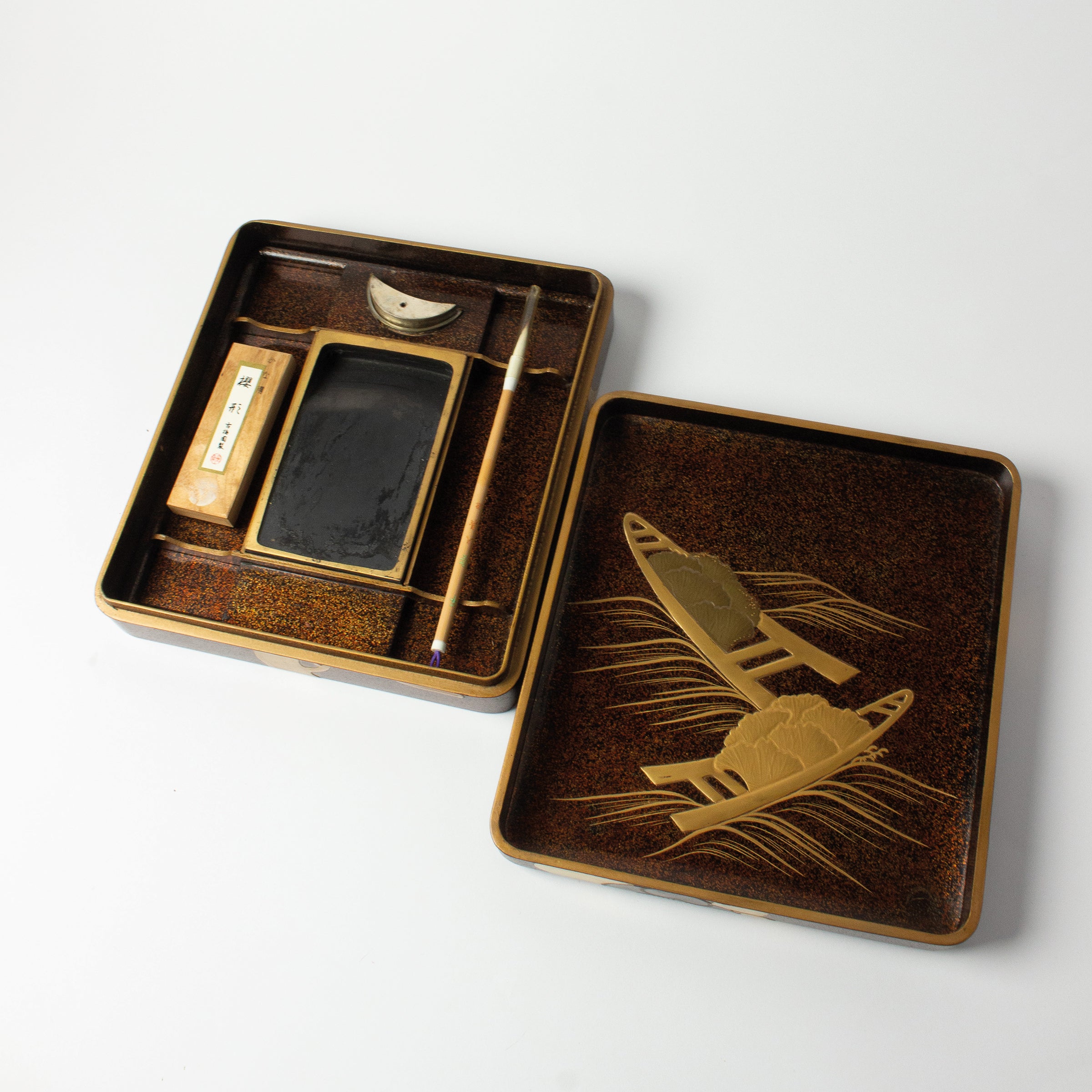 Suzuribako Rimpa school, urushi lacquer, camellias in maki-e gold powder and mother-of-pearl
