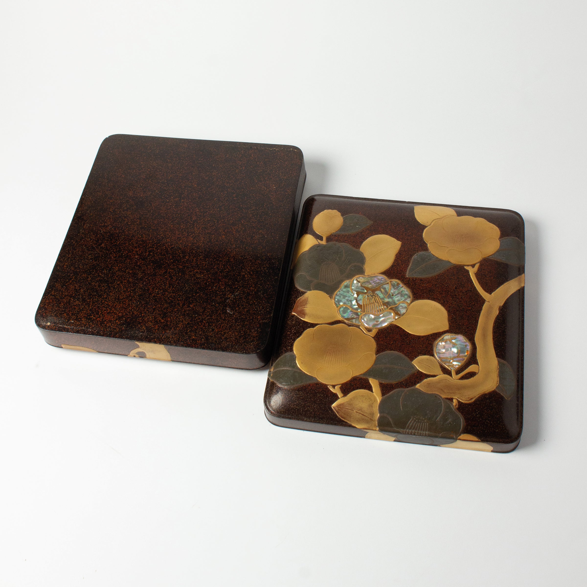 Suzuribako Rimpa school, urushi lacquer, camellias in maki-e gold powder and mother-of-pearl