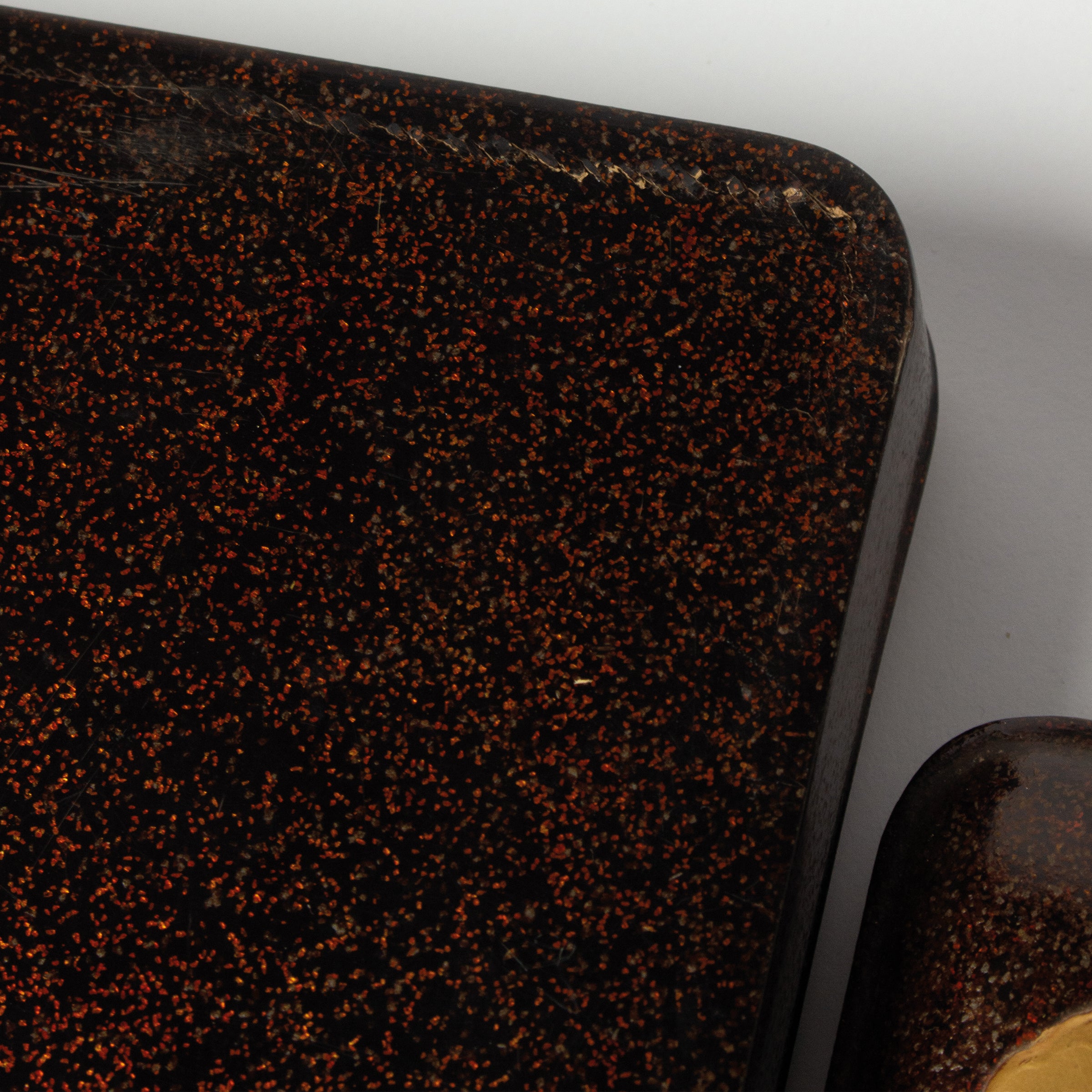 Suzuribako Rimpa school, urushi lacquer, camellias in maki-e gold powder and mother-of-pearl