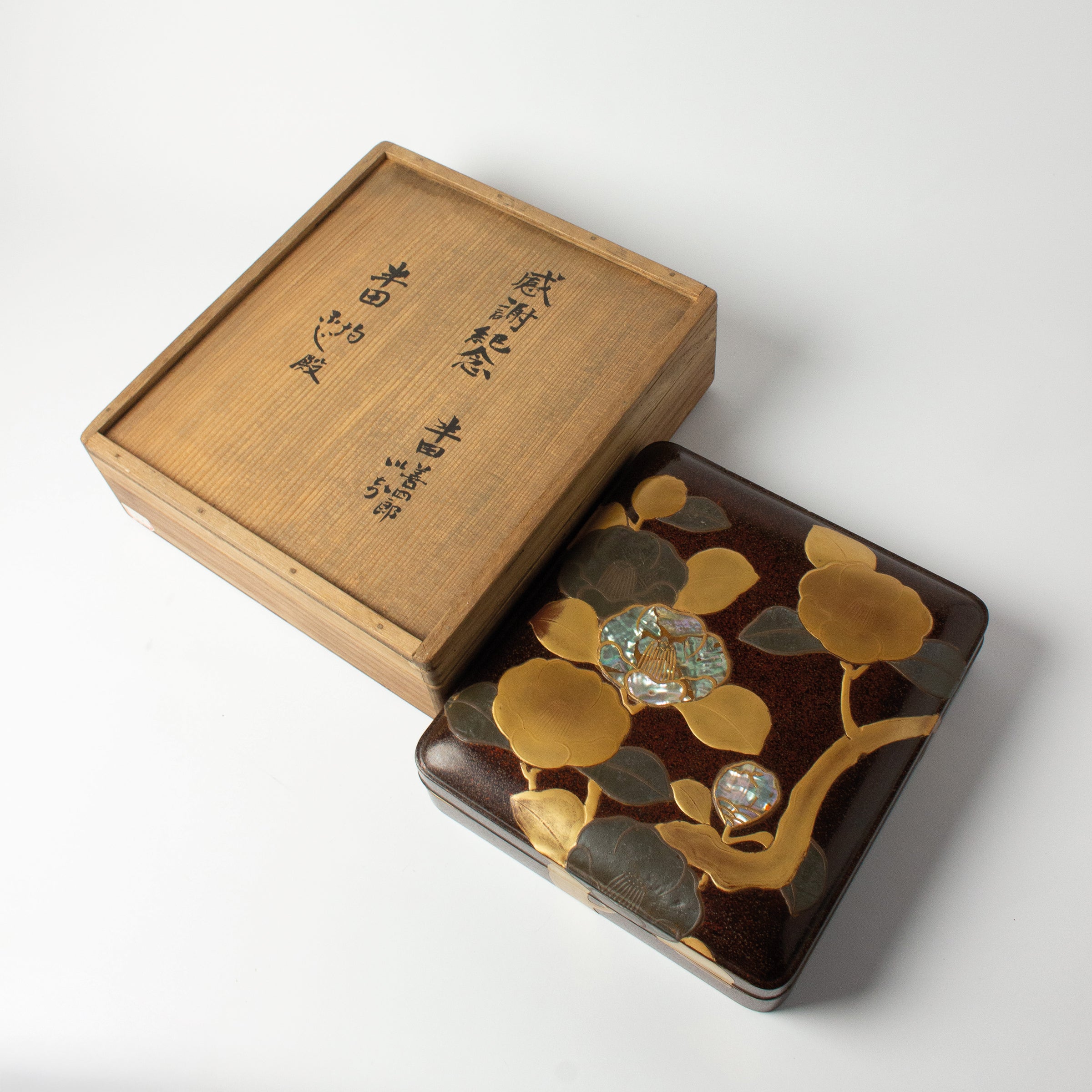 Suzuribako Rimpa school, urushi lacquer, camellias in maki-e gold powder and mother-of-pearl