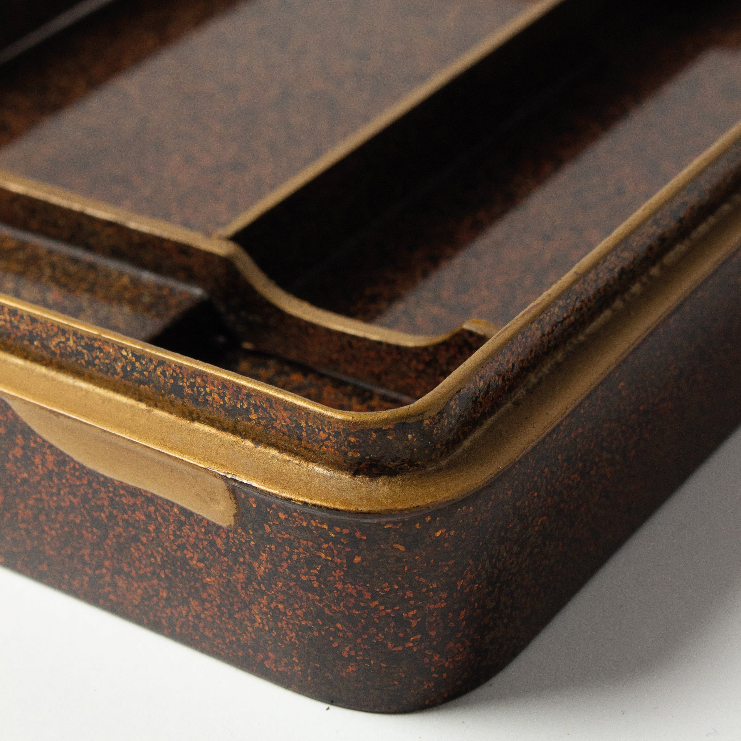 Suzuribako Rimpa school, urushi lacquer, camellias in maki-e gold powder and mother-of-pearl