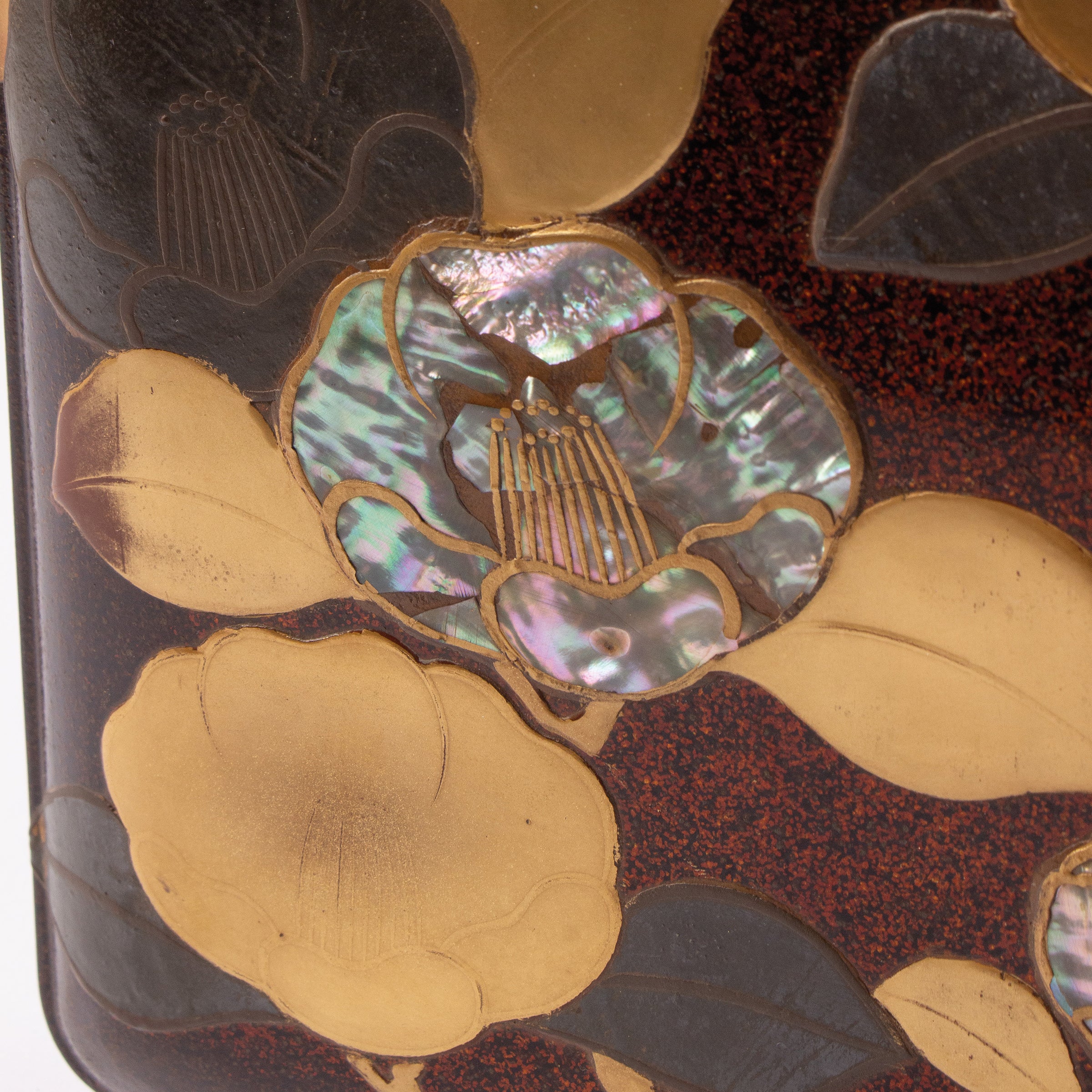 Suzuribako Rimpa school, urushi lacquer, camellias in maki-e gold powder and mother-of-pearl