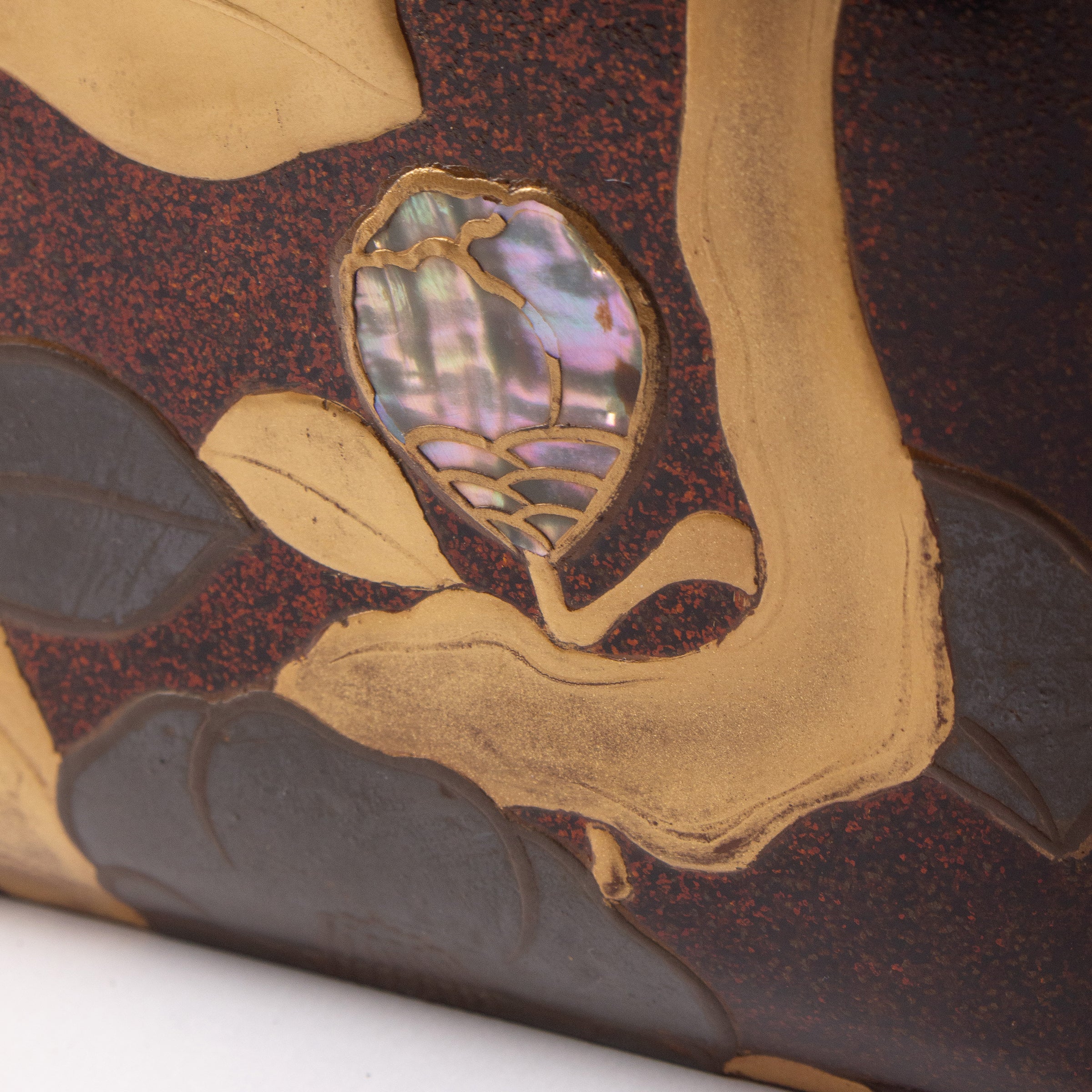 Suzuribako Rimpa school, urushi lacquer, camellias in maki-e gold powder and mother-of-pearl