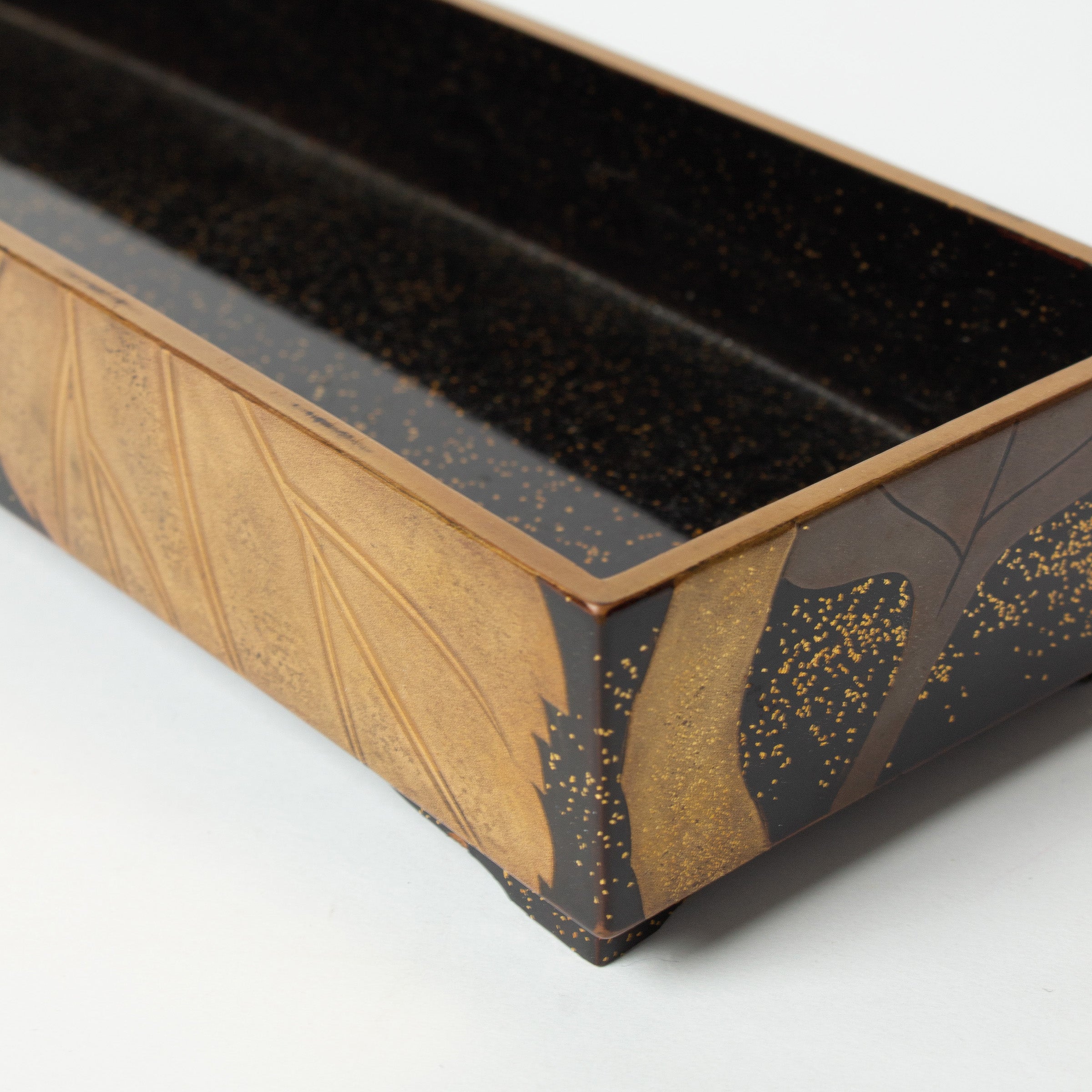 Poem box (tanzakubako) in lacquer, embossed gold powder and mother-of-pearl, Rimpa school
