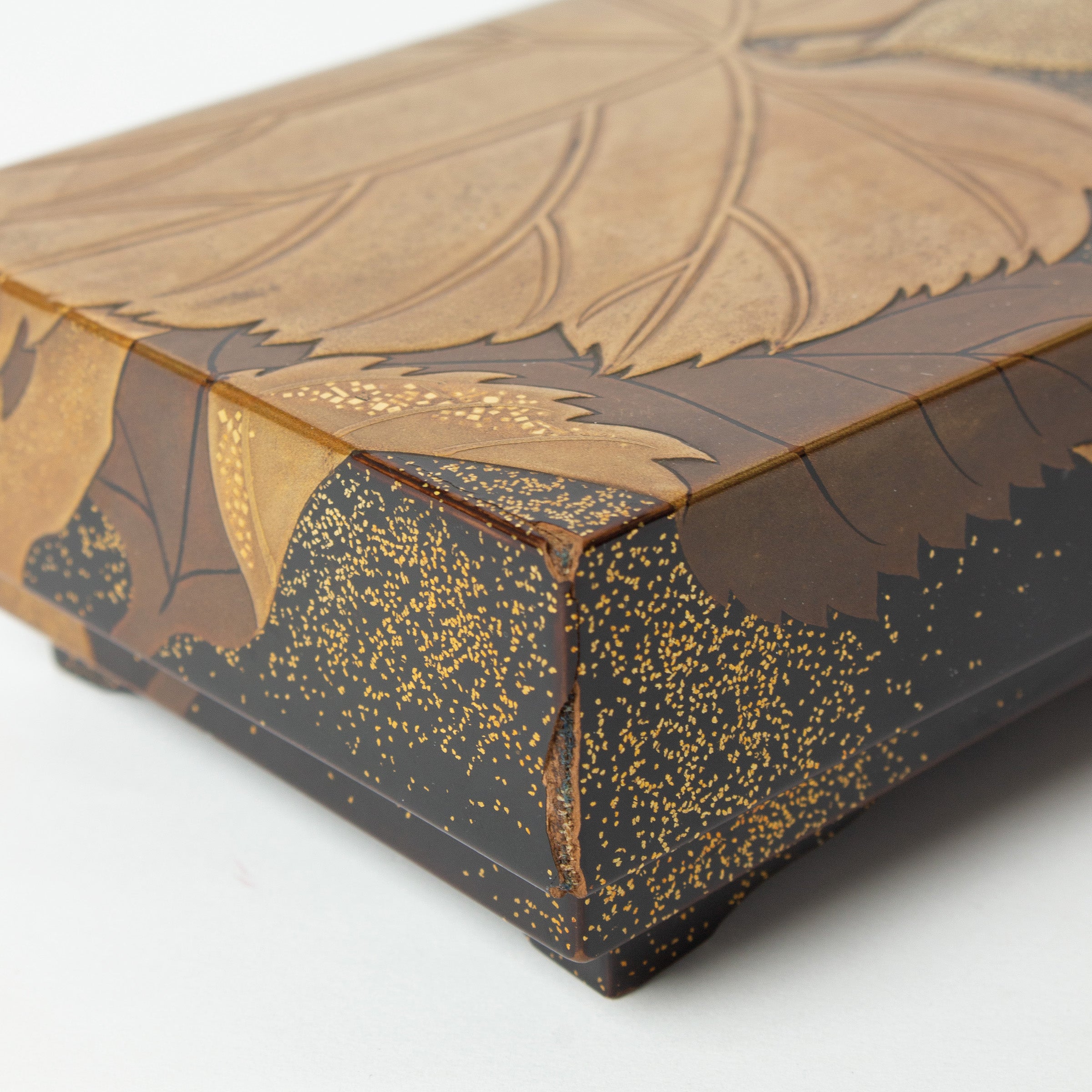 Poem box (tanzakubako) in lacquer, embossed gold powder and mother-of-pearl, Rimpa school