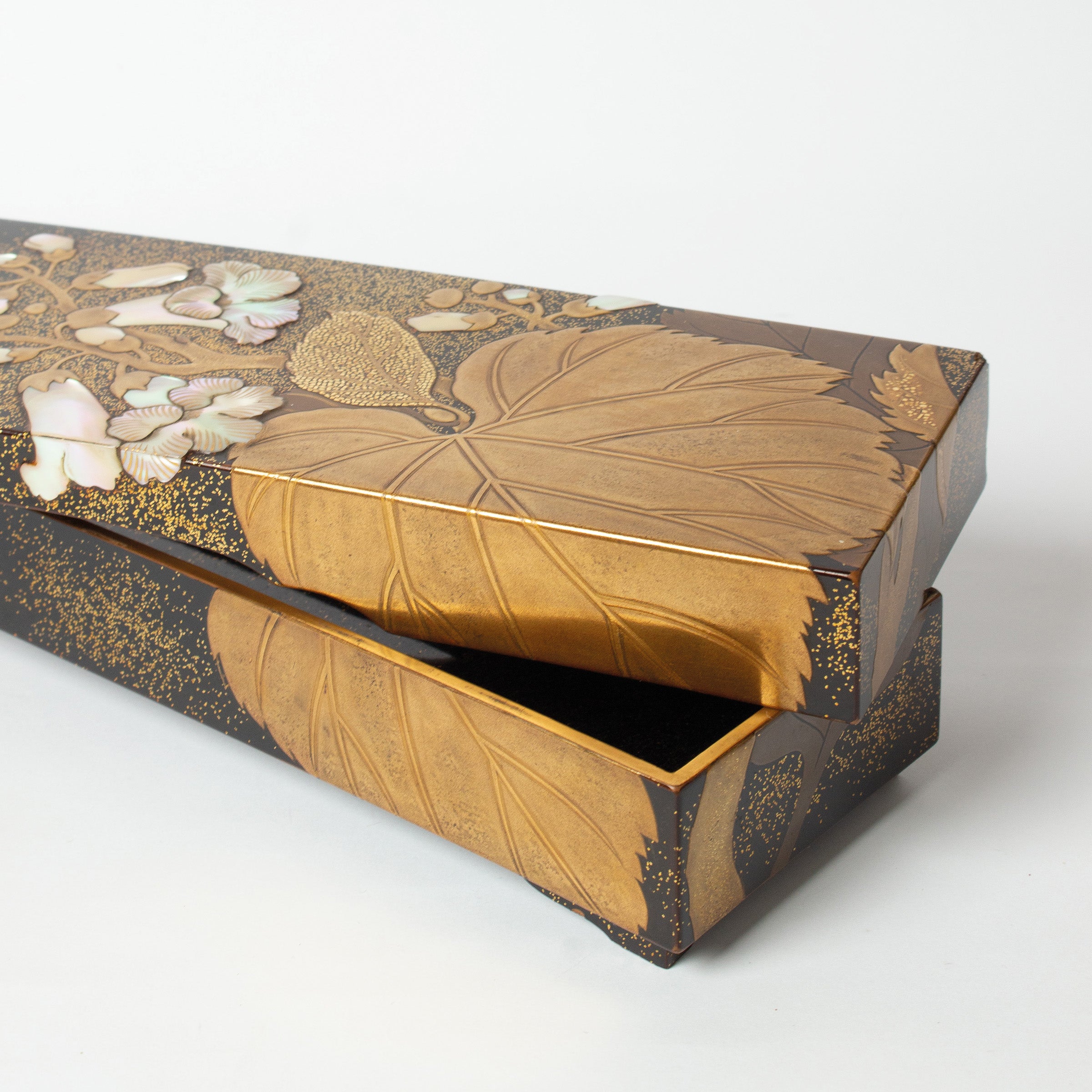 Poem box (tanzakubako) in lacquer, embossed gold powder and mother-of-pearl, Rimpa school