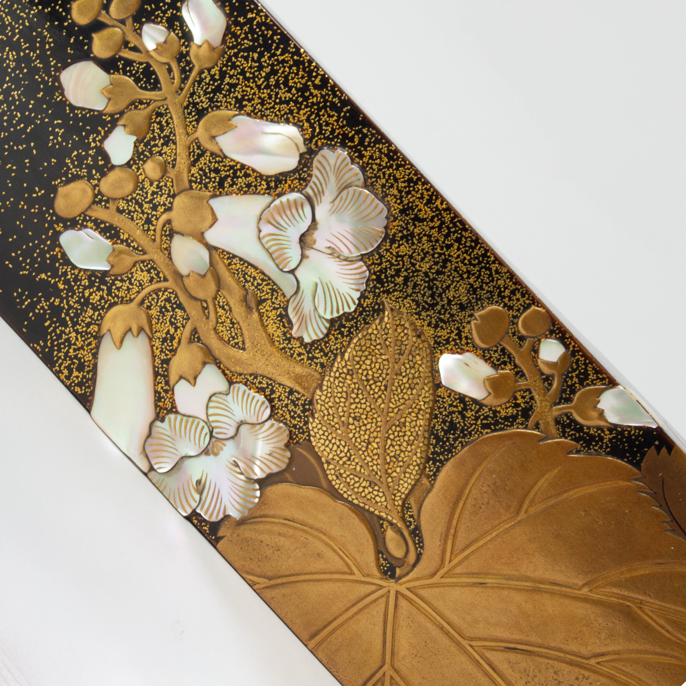 Poem box (tanzakubako) in lacquer, embossed gold powder and mother-of-pearl, Rimpa school