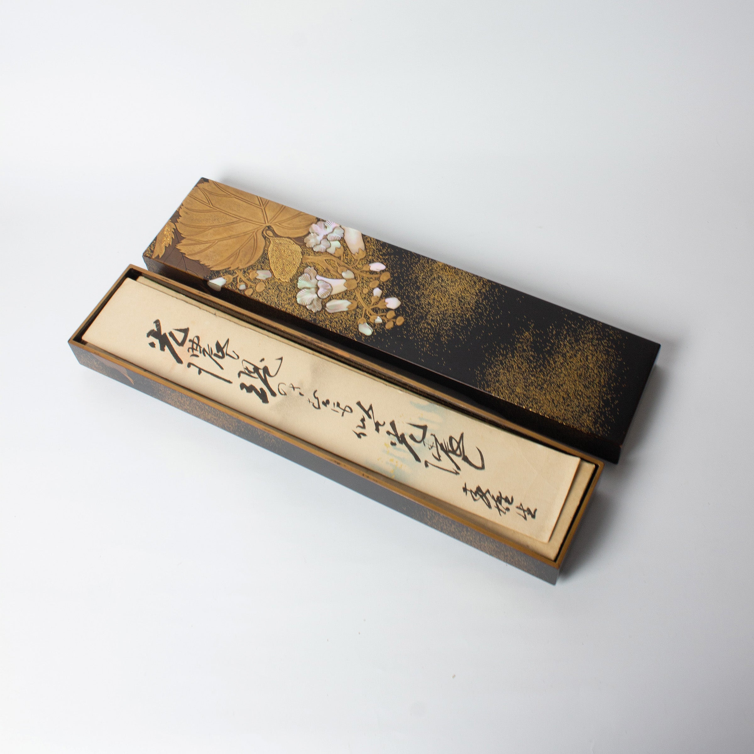Poem box (tanzakubako) in lacquer, embossed gold powder and mother-of-pearl, Rimpa school