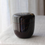 Natsume (boîte à thé) japonais en laque urushi et maki-e, motif Fleurs Sauvages