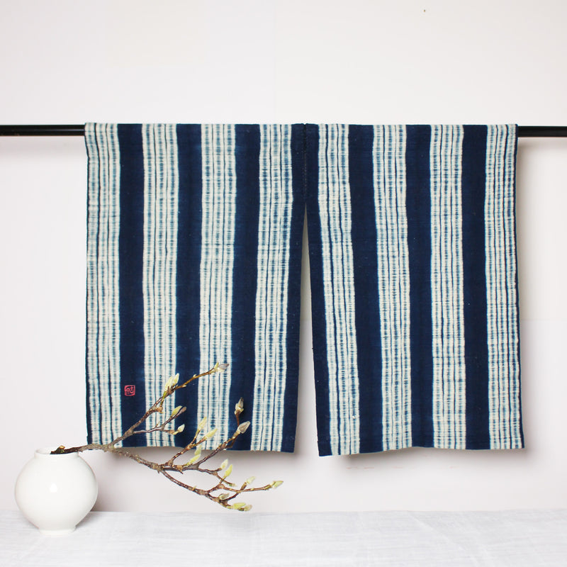 Noren japonais indigo naturel et shibori, motif lignes