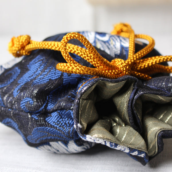 Gift Box with Nishijin weaving pouch in blue, black and white flower brocade and Hojicha tea