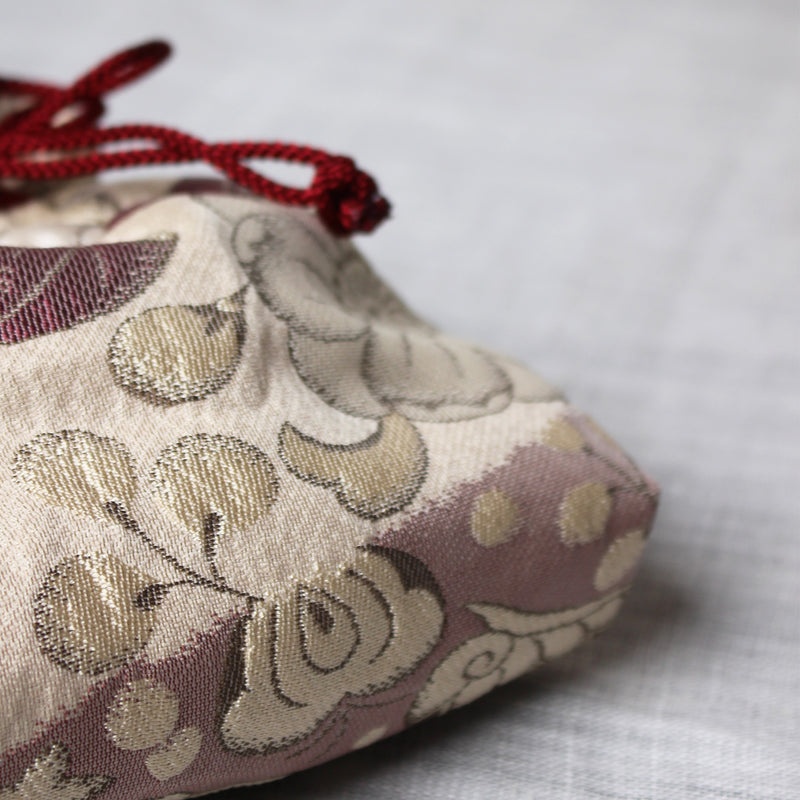 Gift Box with Nishijin weaving pouch in beige and pink flower brocade and Hojicha tea