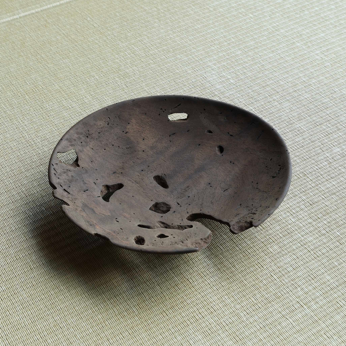 Kaki plate (Japanese raku) with tetsuzome (iron mordant) finish by Masahito Ikeda