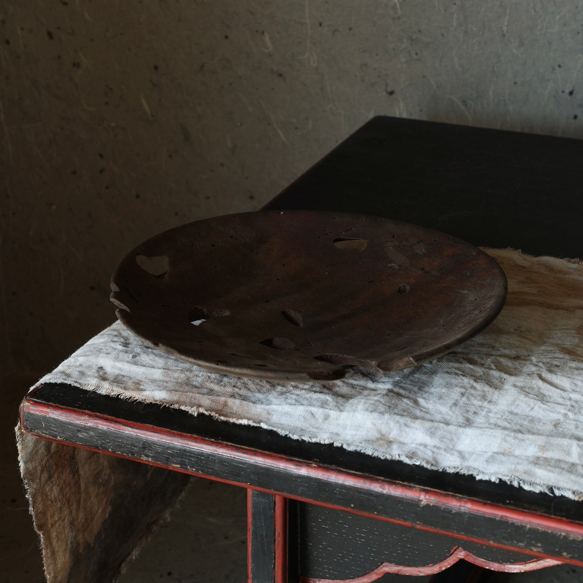 Kaki plate (Japanese raku) with tetsuzome (iron mordant) finish by Masahito Ikeda