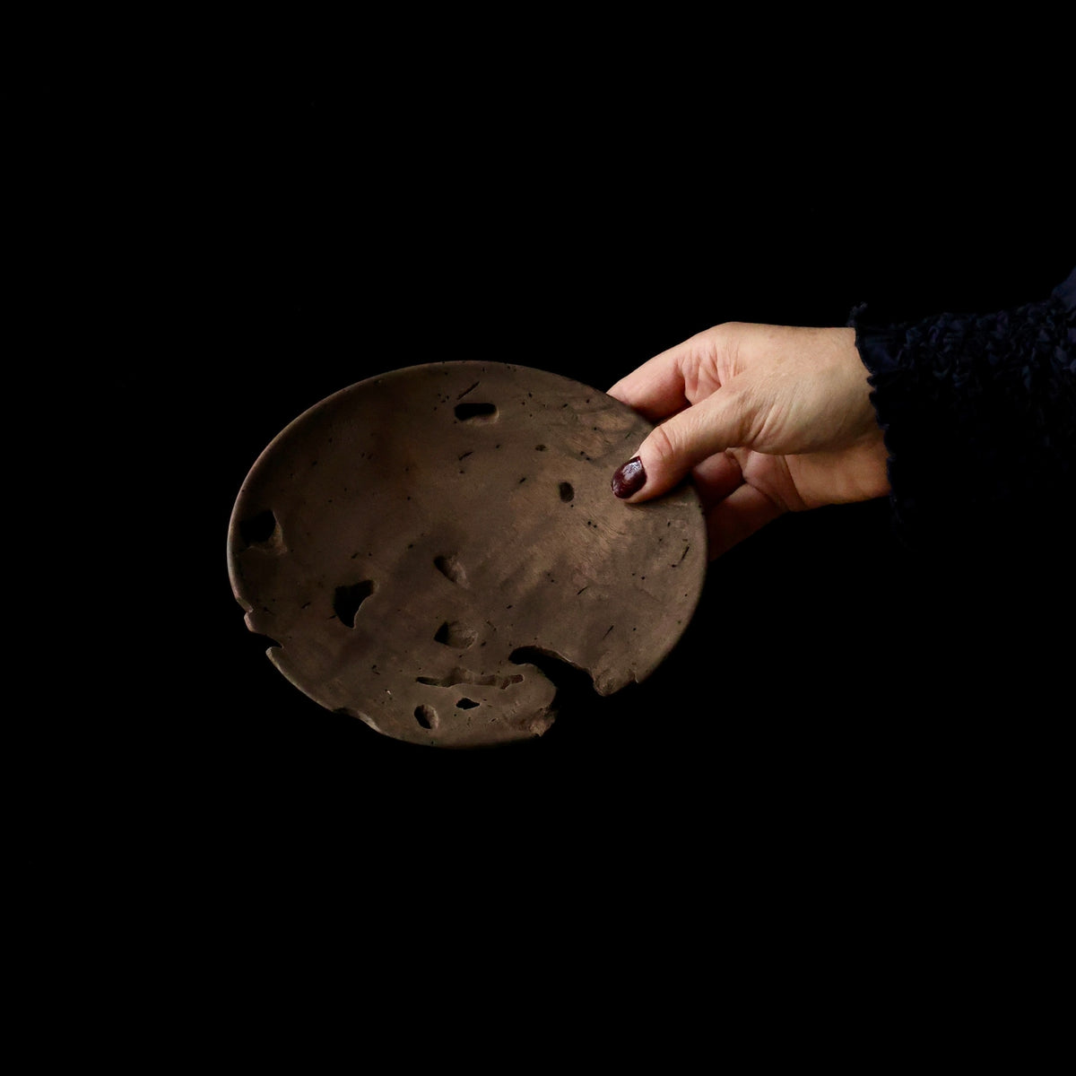 Kaki plate (Japanese raku) with tetsuzome (iron mordant) finish by Masahito Ikeda