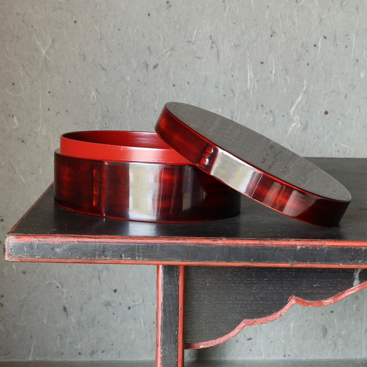 Oval box in Negoro-nuri urushi lacquer - Kiso Valley