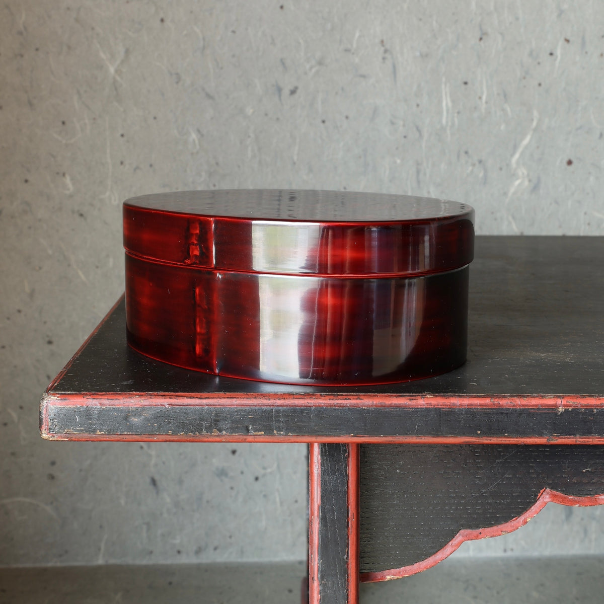 Oval box in Negoro-nuri urushi lacquer - Kiso Valley