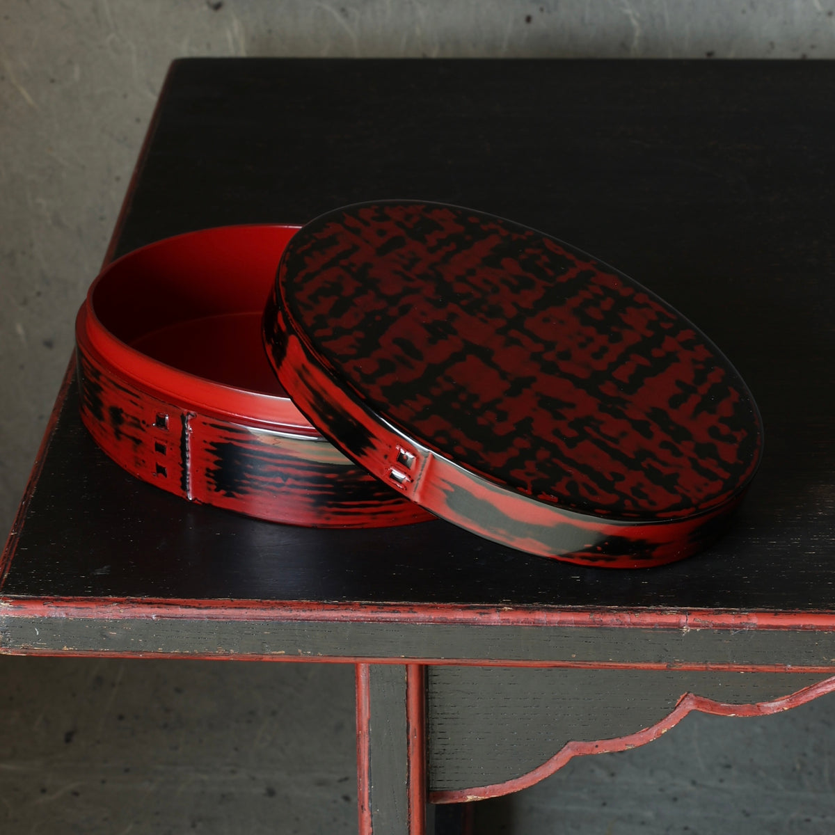 Oval box in Negoro-nuri urushi lacquer - Kiso Valley