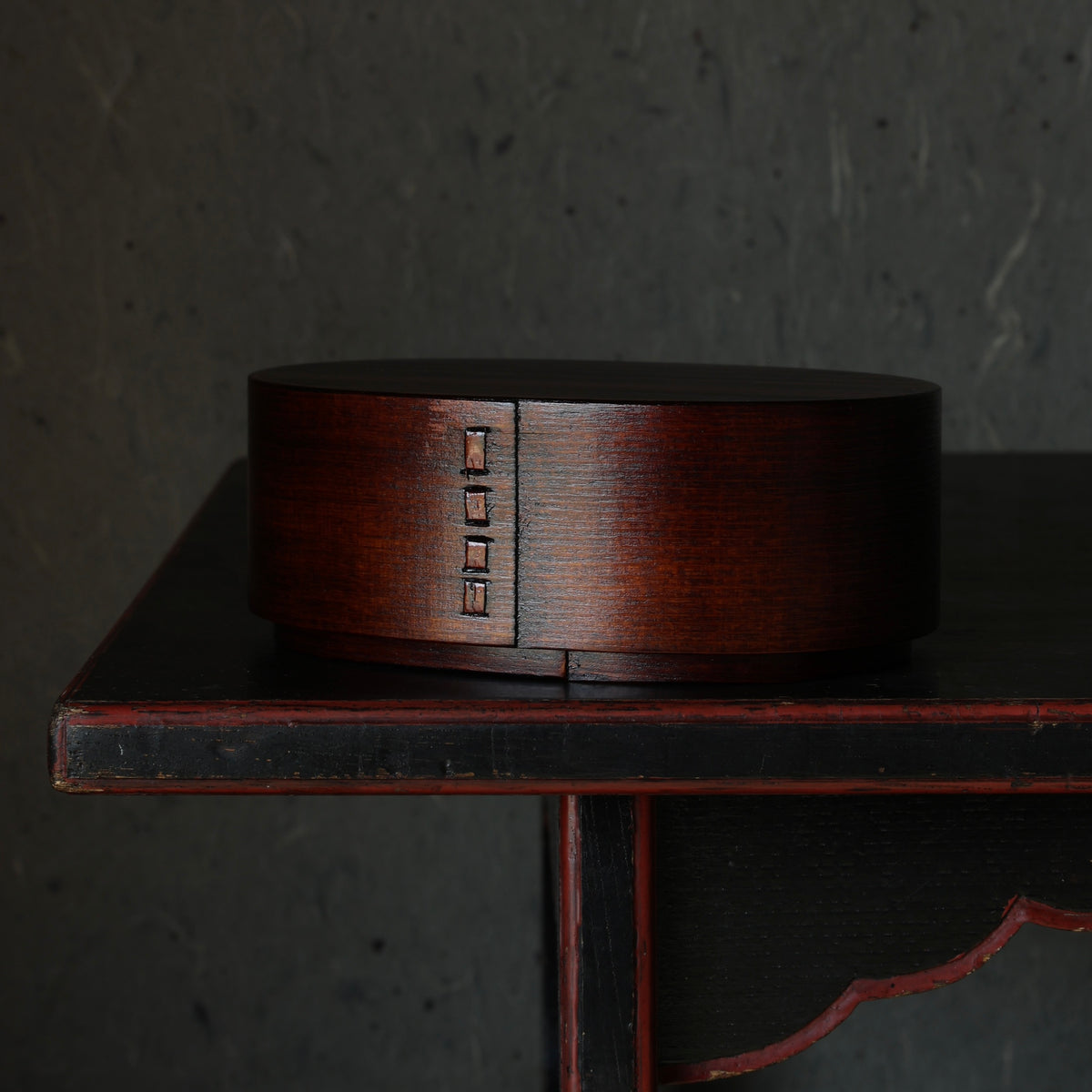 Oval box in sugi wood and urushi lacquer - Kiso Valley