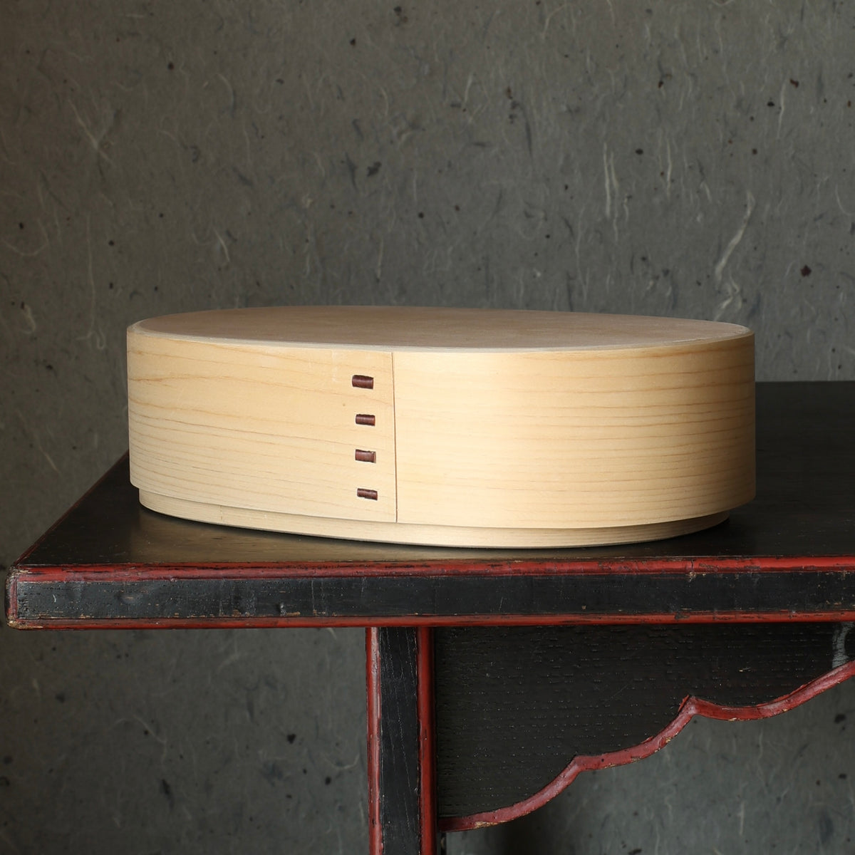 Oval hinoki and sawara wood box - Kiso Valley