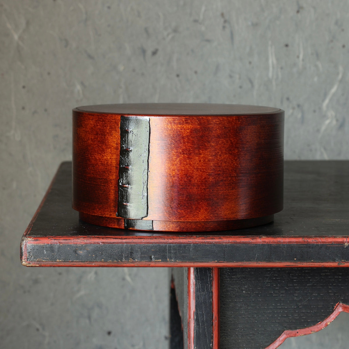 Round hinoki wood and urushi lacquer box, Kiso Valley