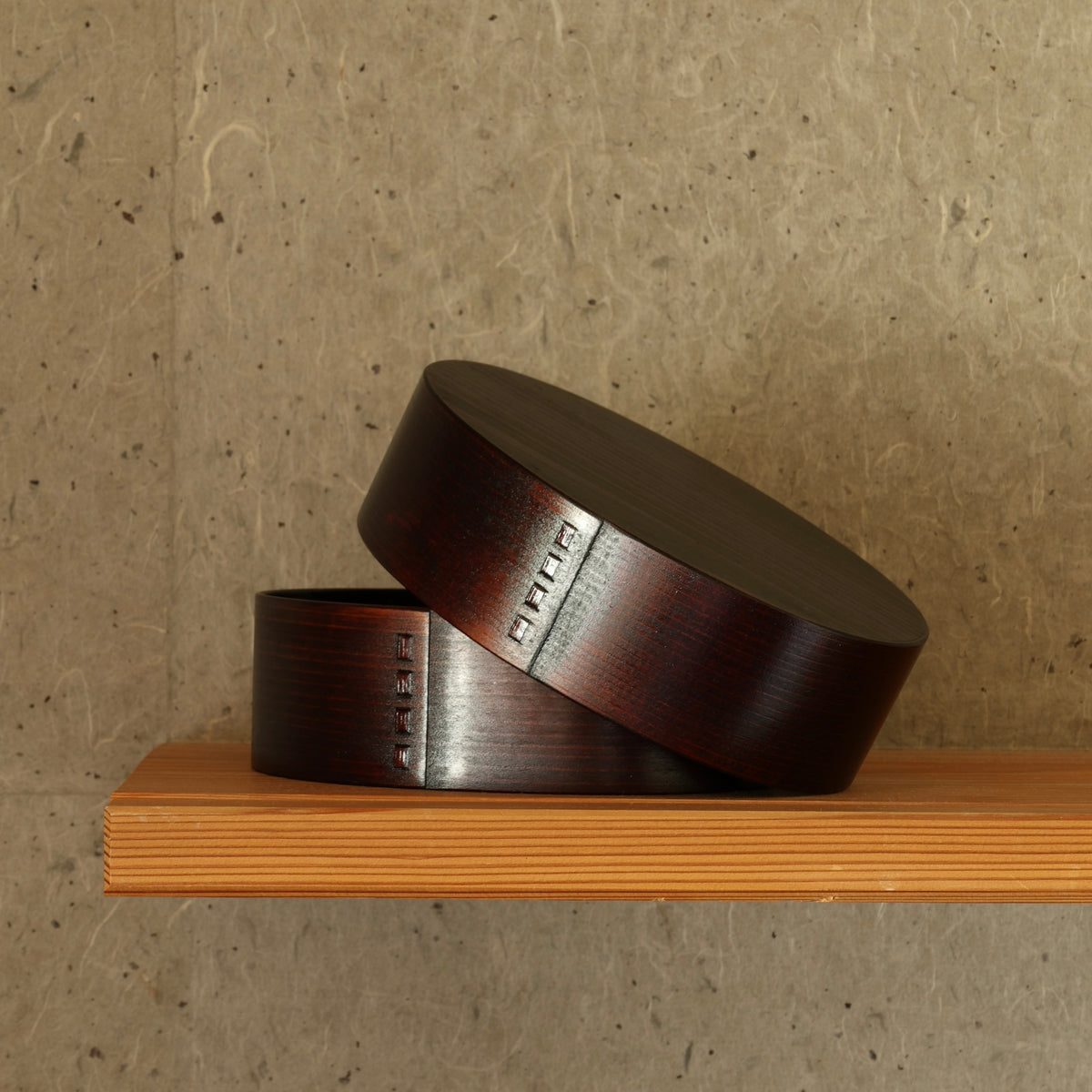 Oval box in sugi wood and urushi lacquer - Kiso Valley