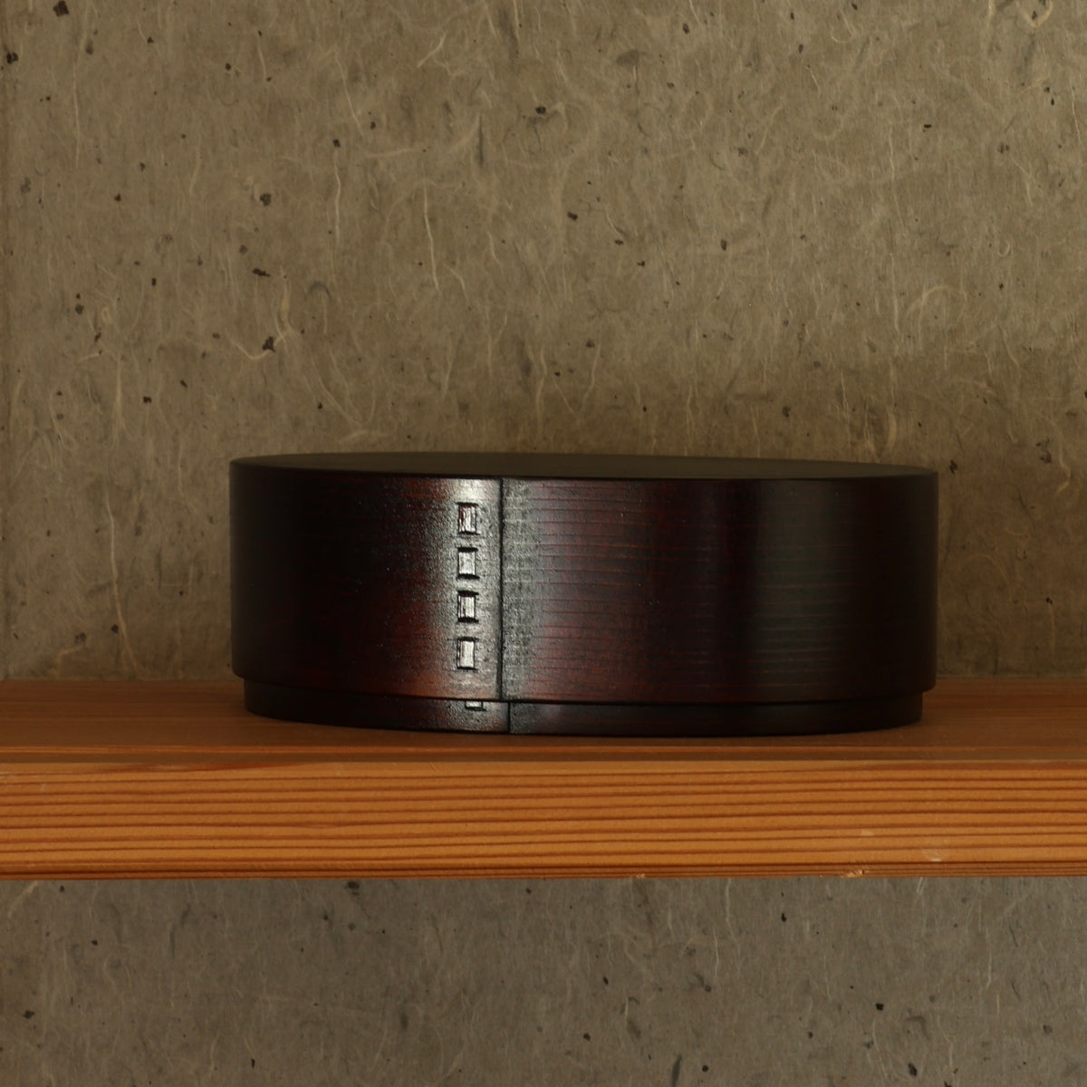 Oval box in sugi wood and urushi lacquer - Kiso Valley