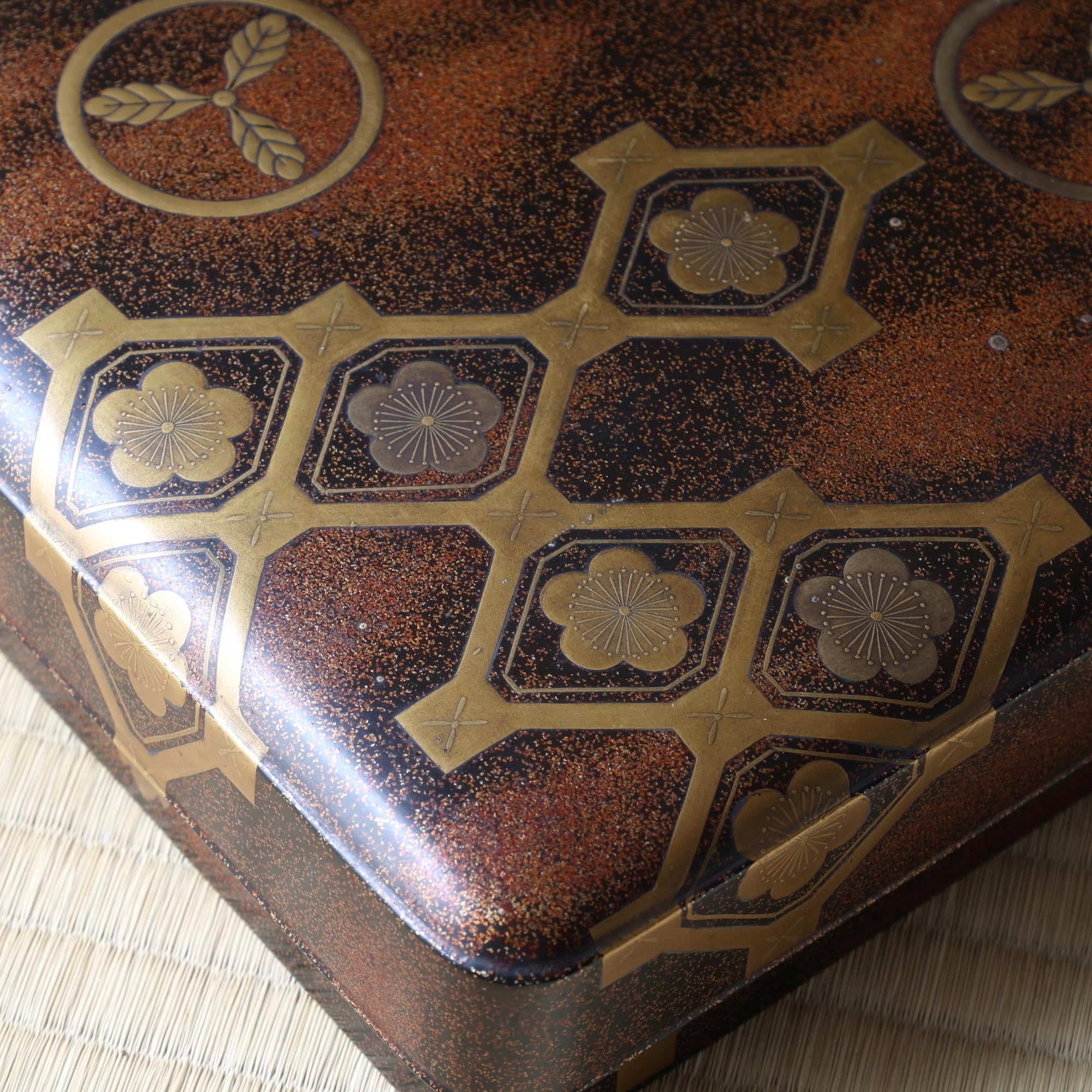 Tosa domain suzuribako (Japanese writing box) in urushi lacquer and gold, kikkō ume (hexagon and plum tree) and kamon (family emblems) decoration