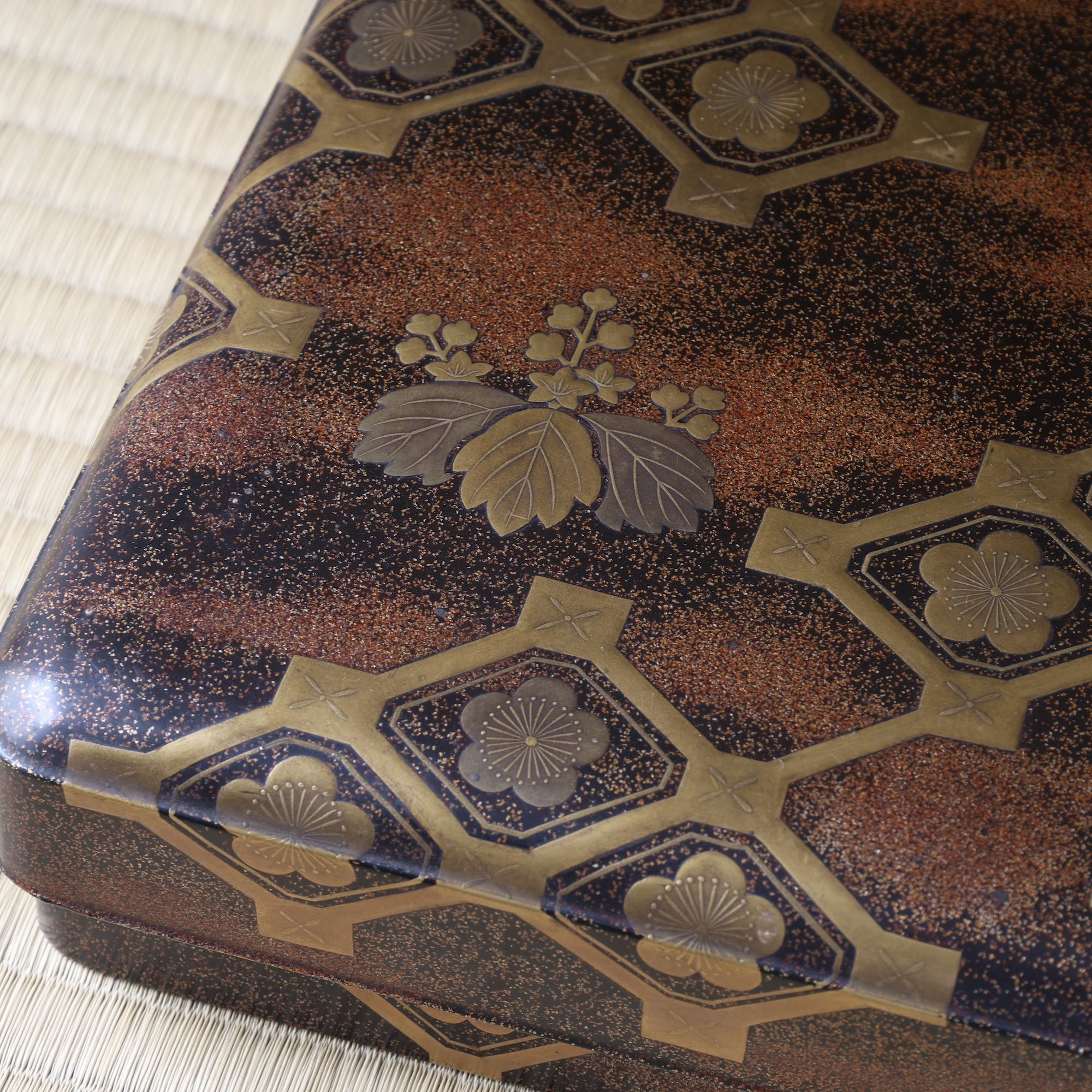 Tosa domain suzuribako (Japanese writing box) in urushi lacquer and gold, kikkō ume (hexagon and plum tree) and kamon (family emblems) decoration