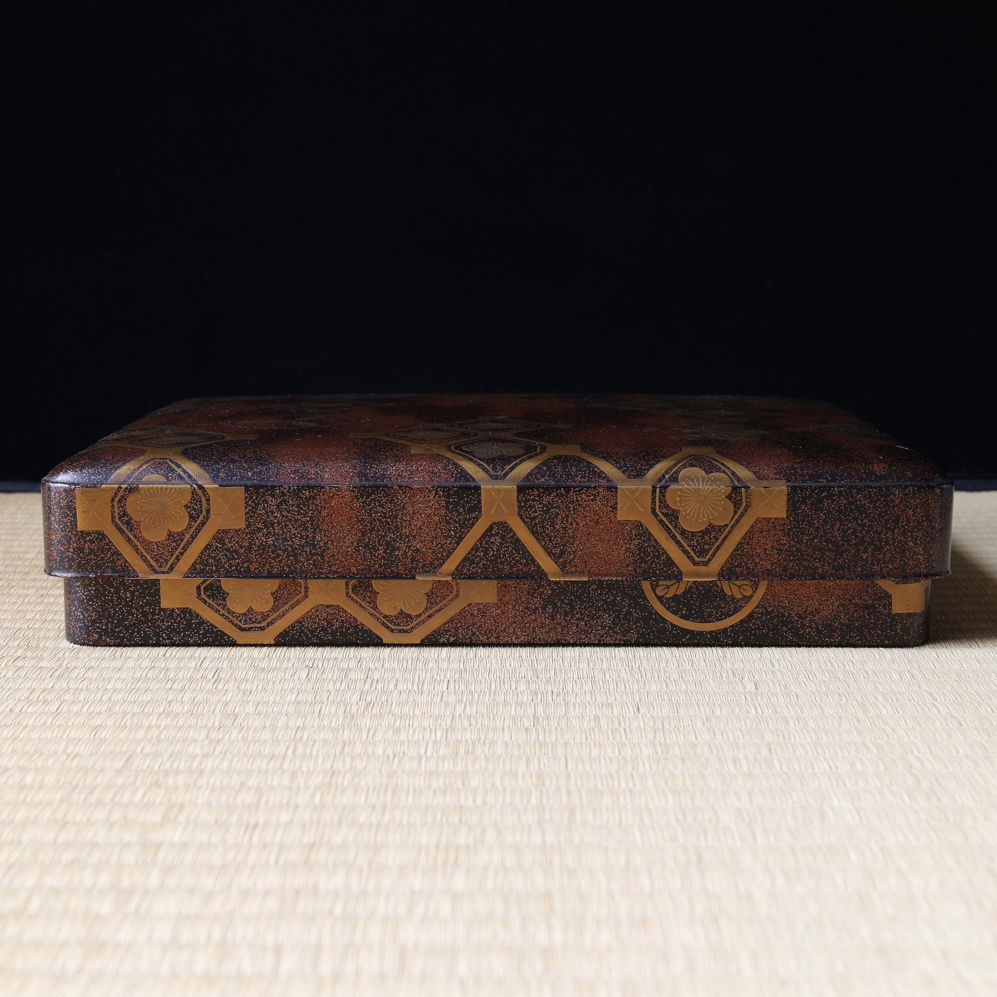 Tosa domain suzuribako (Japanese writing box) in urushi lacquer and gold, kikkō ume (hexagon and plum tree) and kamon (family emblems) decoration