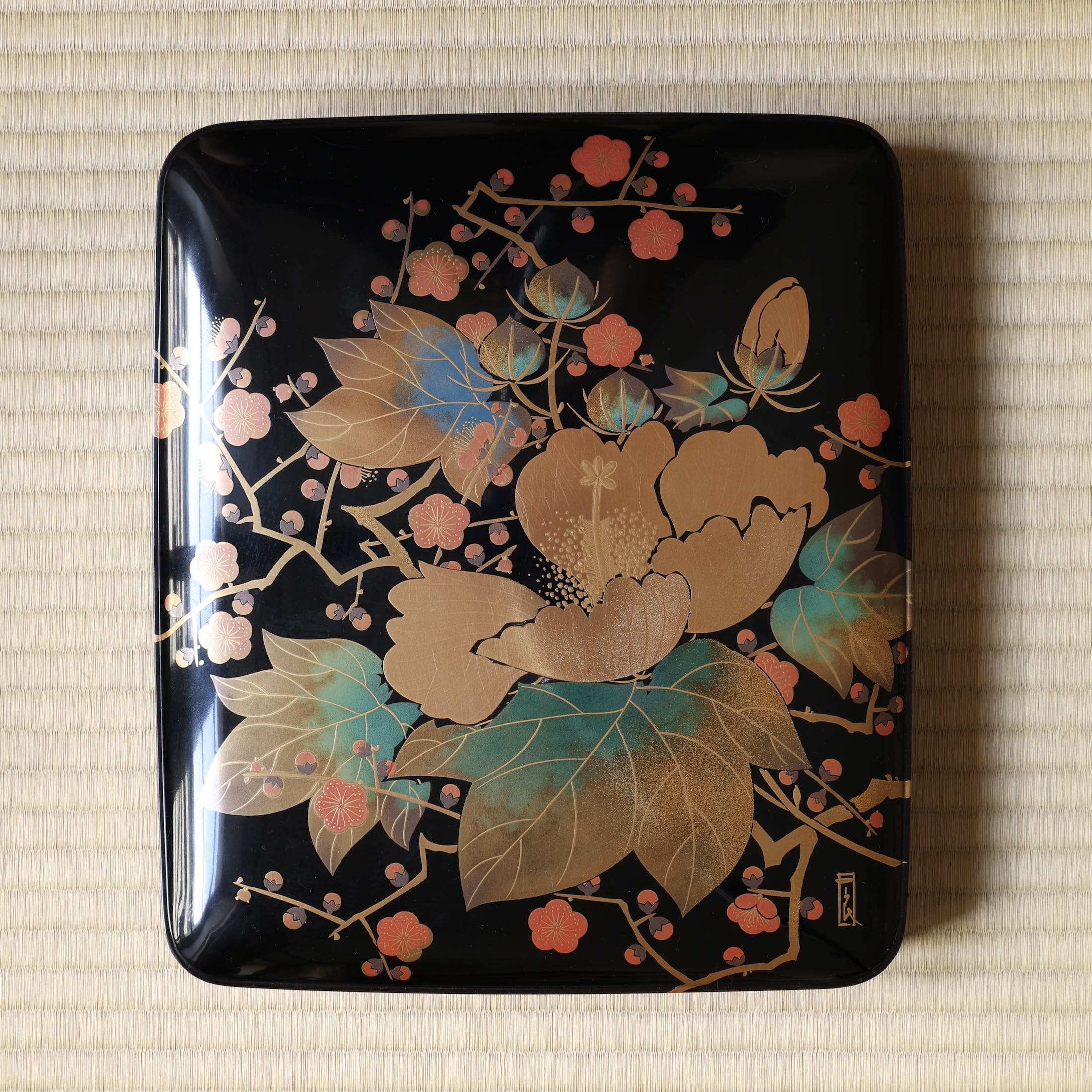 Suzuribako (Japanese writing box) in lacquer and gold, kōbai fuyō (red plum and hibiscus) decoration by Ichiryō Sakurai