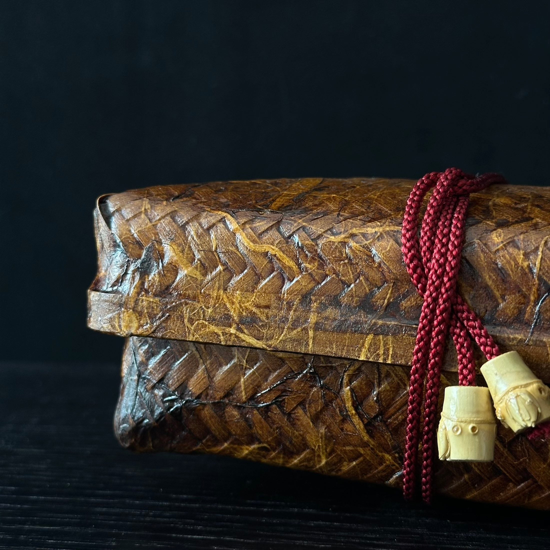 Boîte ikkanbari en bambou tressé, washi et kakishibu