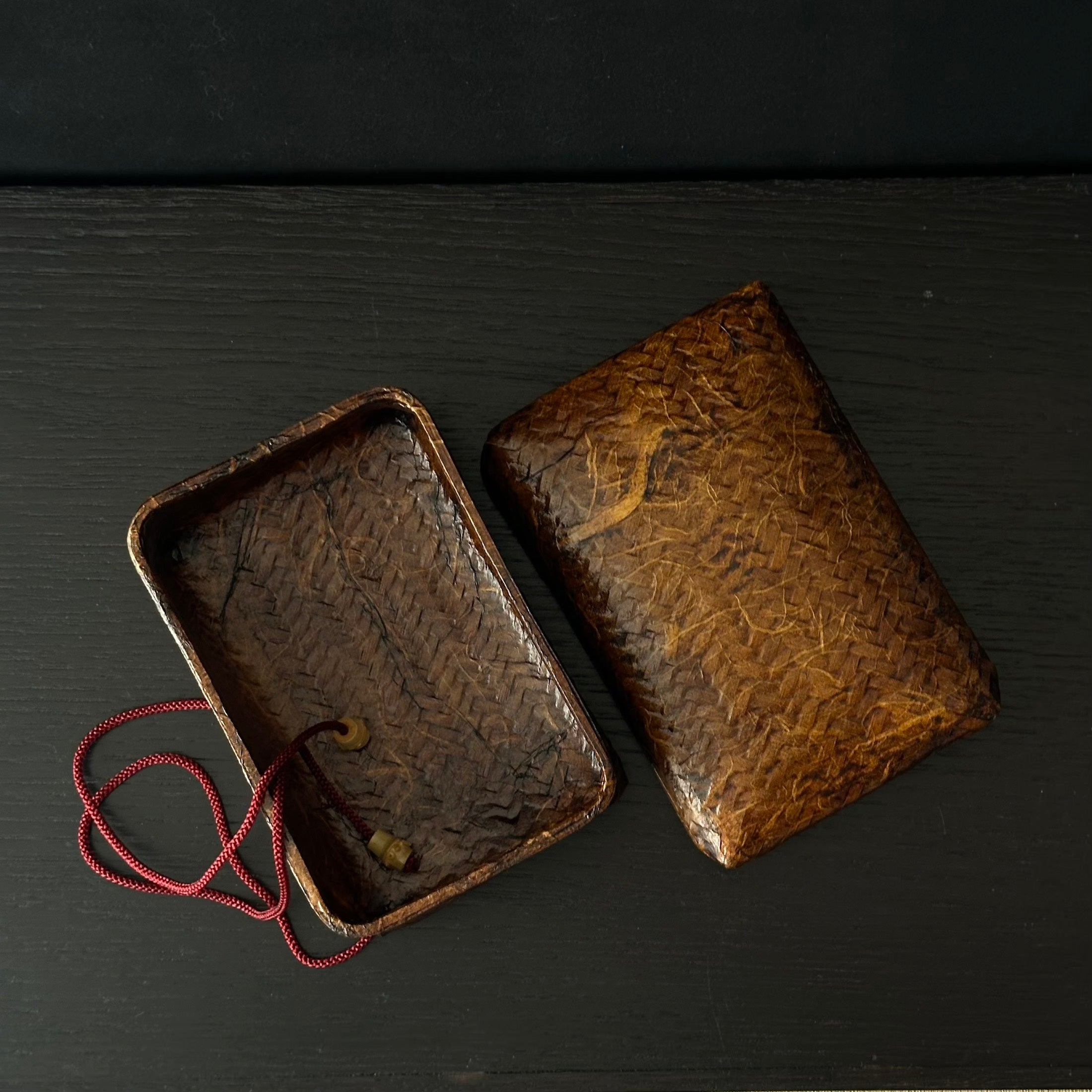 Boîte ikkanbari en bambou tressé, washi et kakishibu