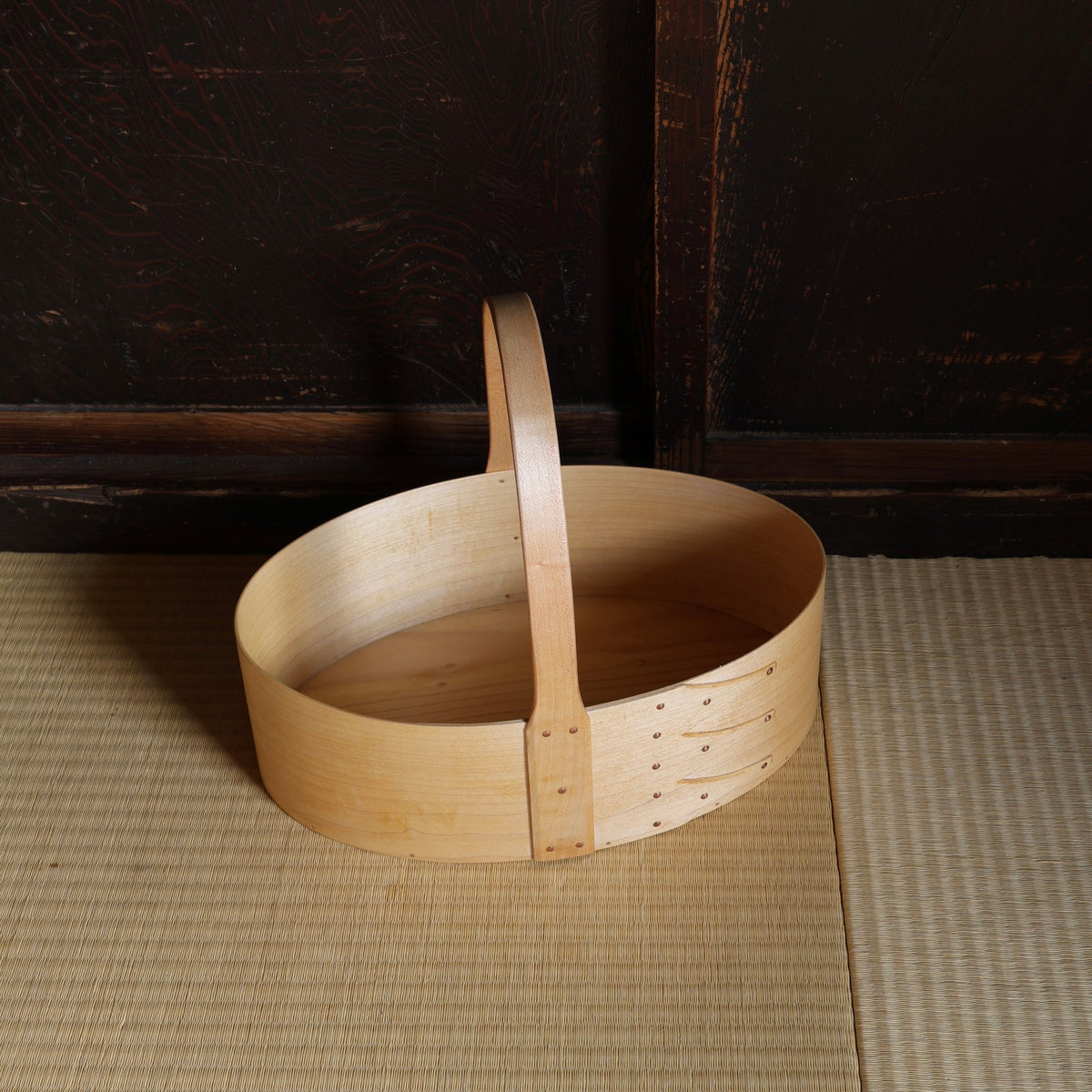 Boîte panier à anse japonaise en bois d'érable de l'atelier Unoh