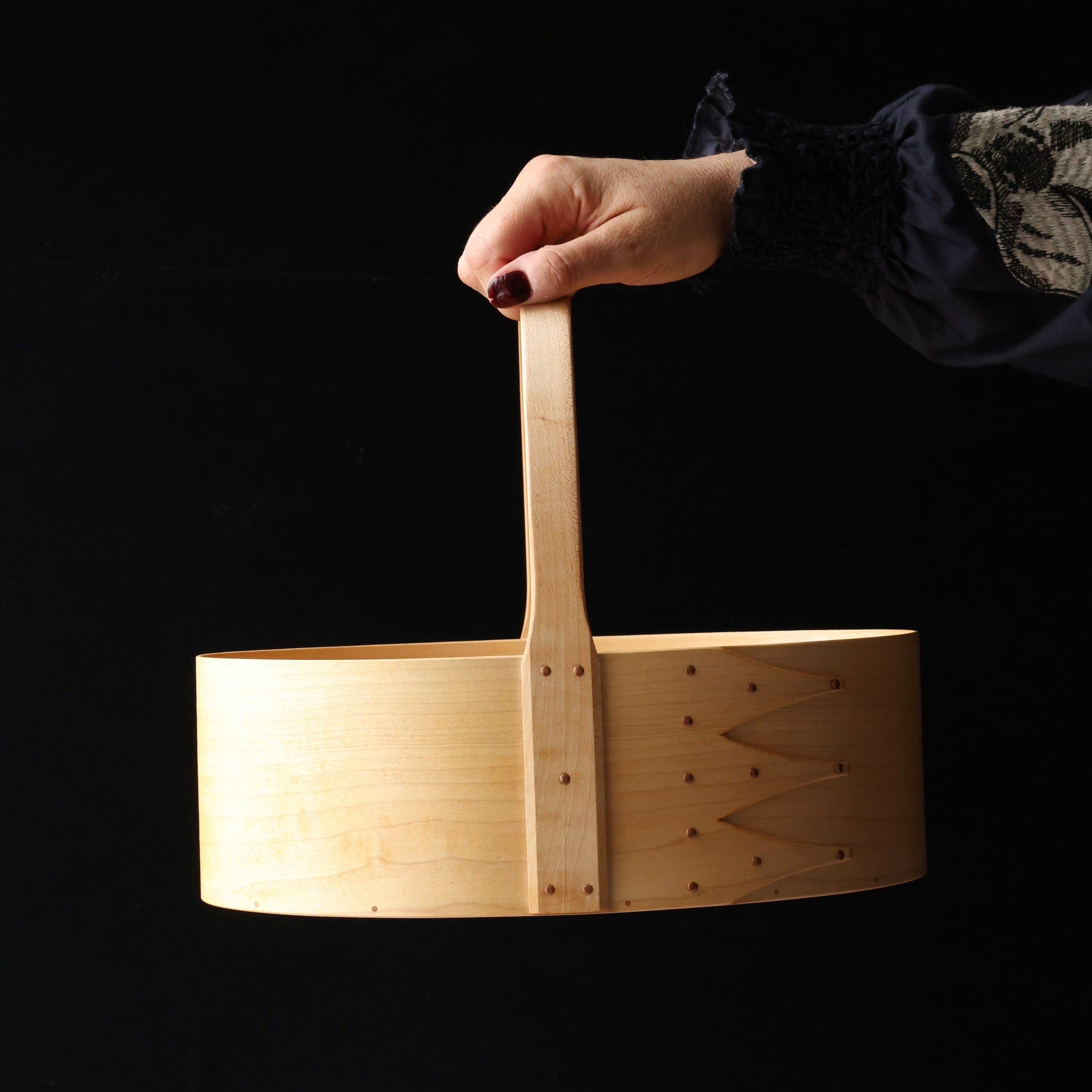 Boîte panier à anse japonaise en bois d'érable de l'atelier Unoh