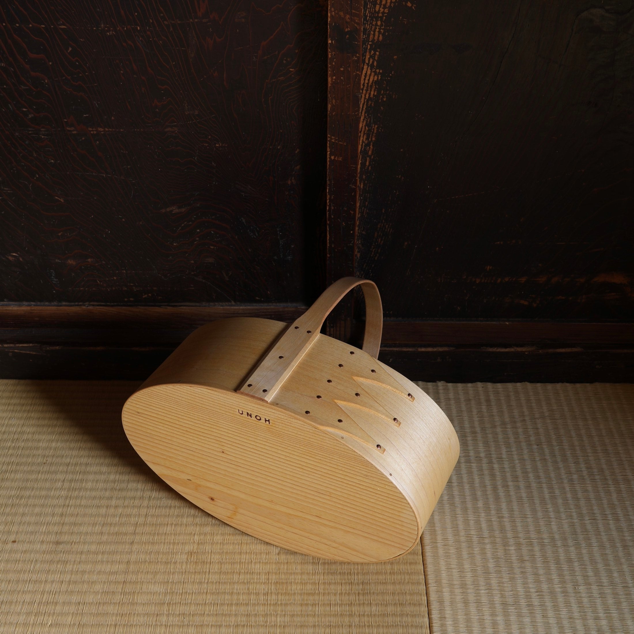 Boîte panier à anse japonaise en bois d'érable de l'atelier Unoh