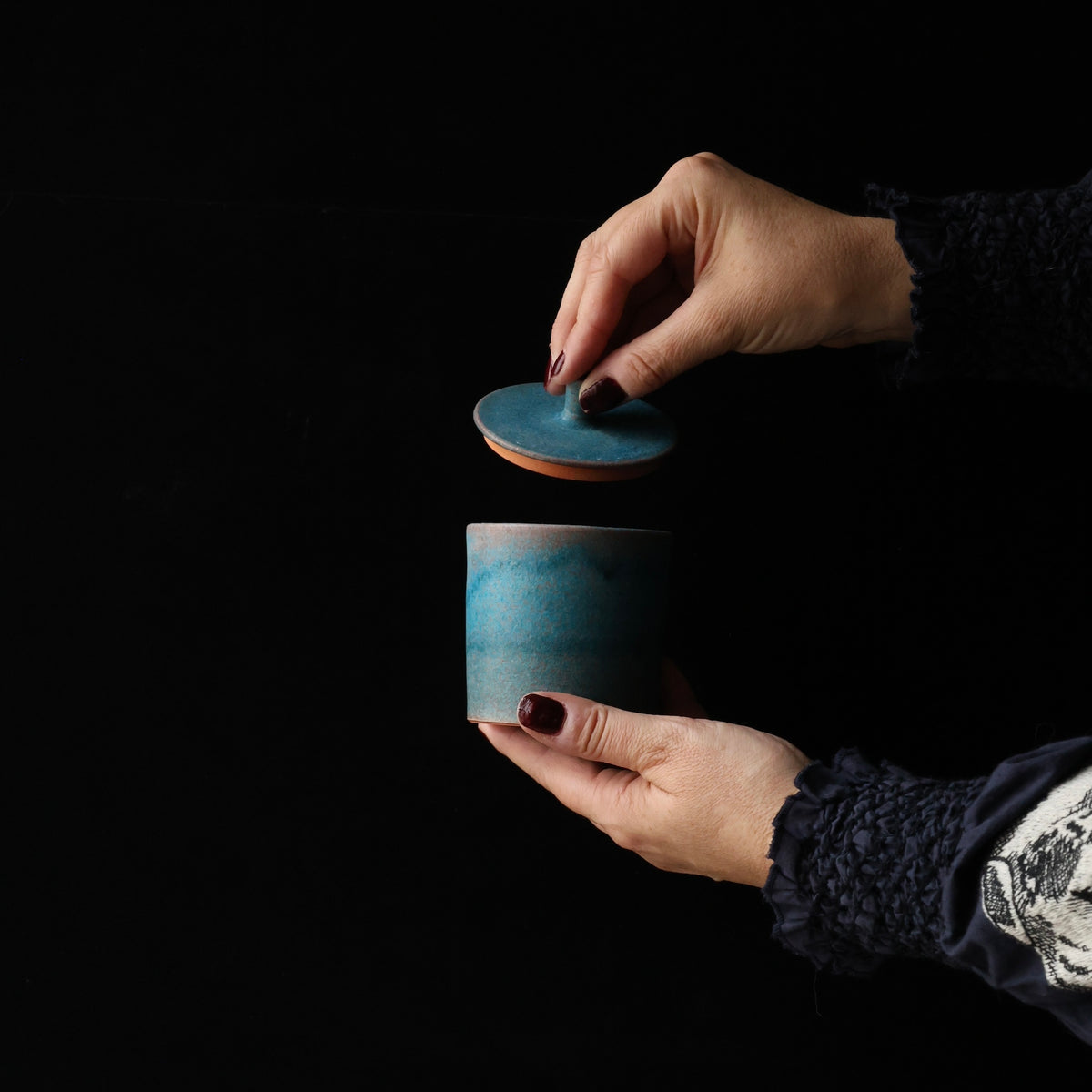 Pot à couvercle en céramique et glaçure cuivre de l'atelier Tokinoha