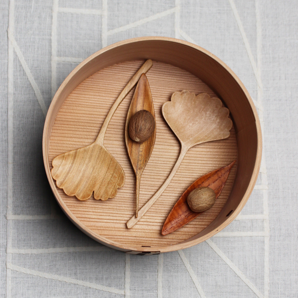 Cuillère coréenne feuille de chataignier de Sung Woo Choi