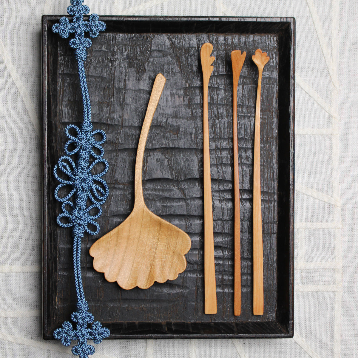 Petite spatule coréenne feuille de ginkgo de Sung Woo Choi