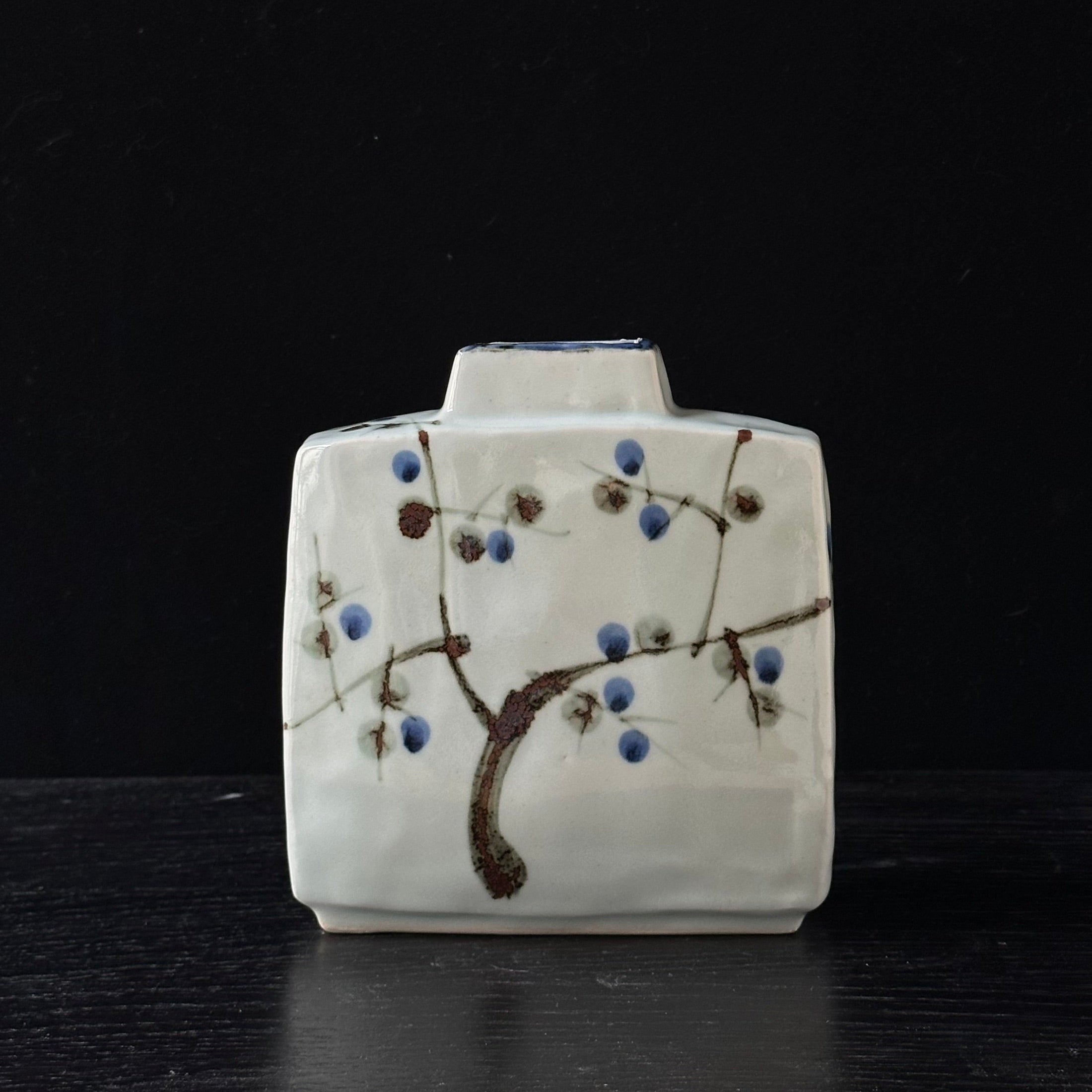 Heihen tsubo (vase) in Japanese ceramic by Kato Takuo, Living National Treasure