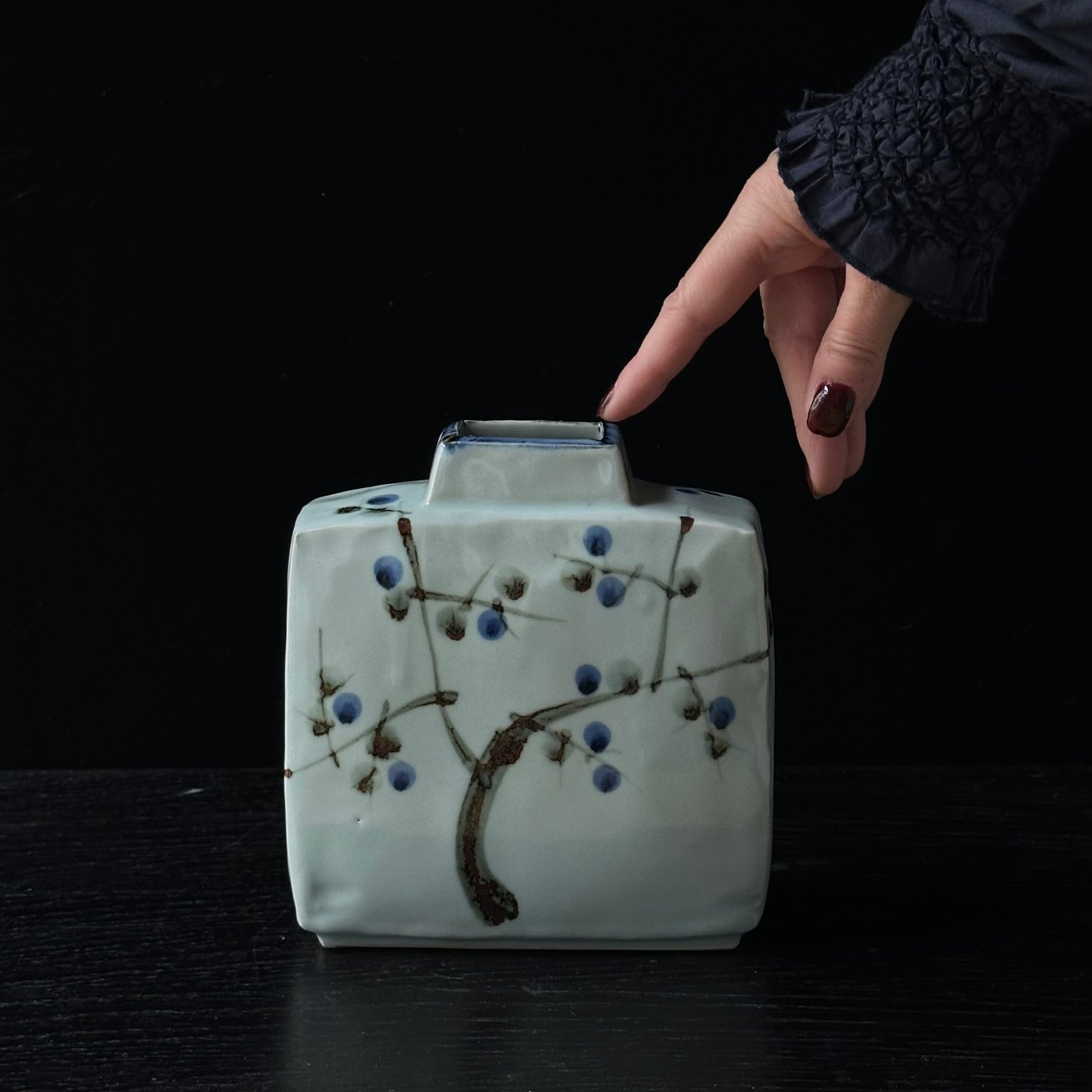 Heihen tsubo (vase) in Japanese ceramic by Kato Takuo, Living National Treasure