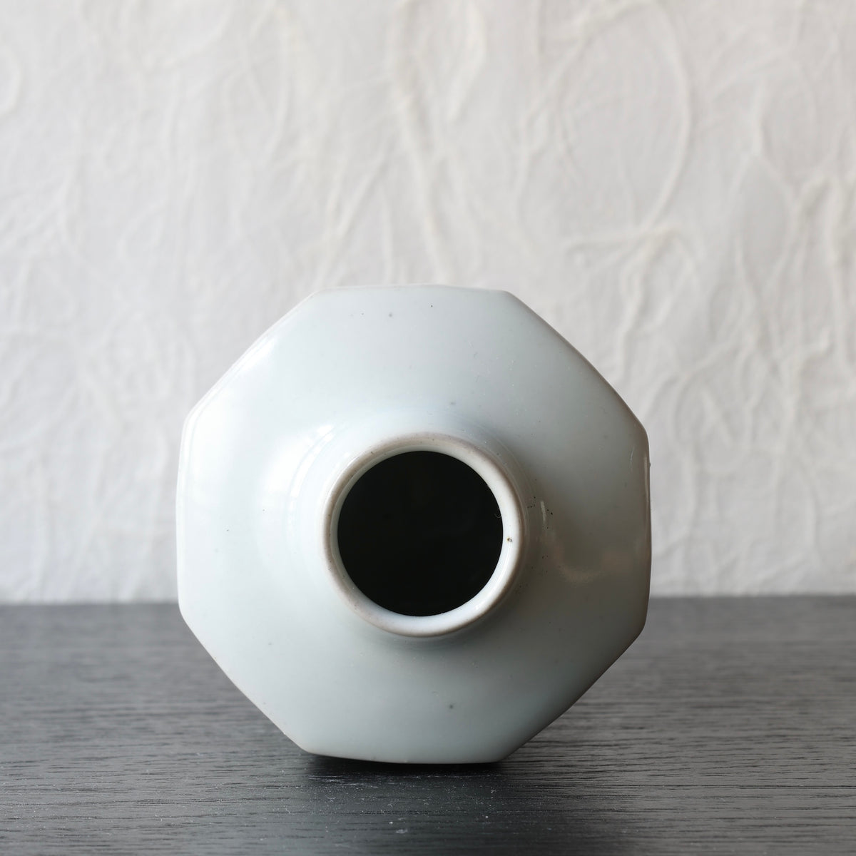 Vase facetté en porcelaine blanche baekja de Sang-in Kim
