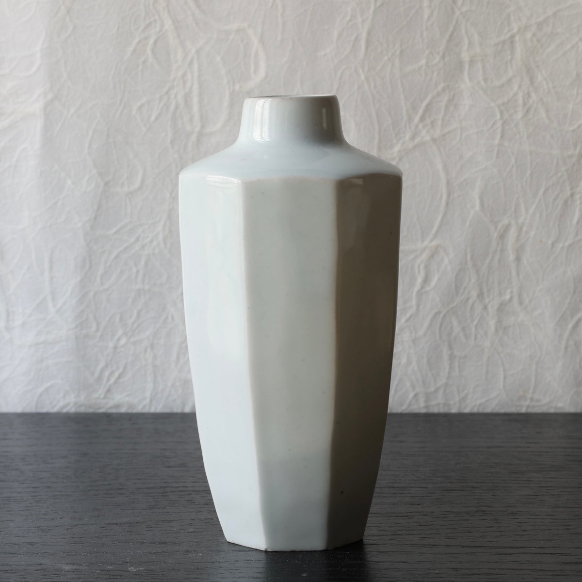 Vase facetté en porcelaine blanche baekja de Sang-in Kim