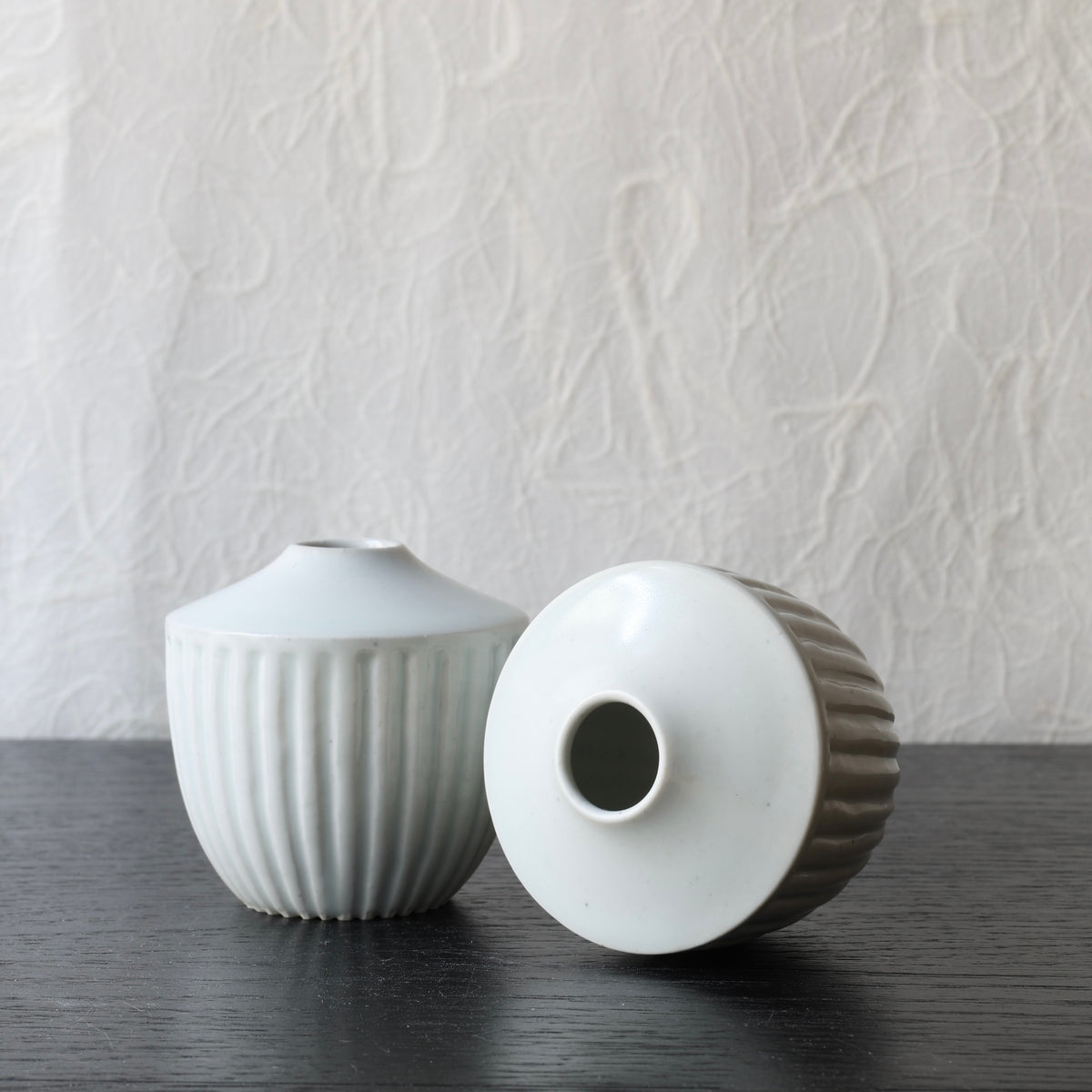 Duo de petits vases en porcelaine blanche baekja de Sang-in Kim