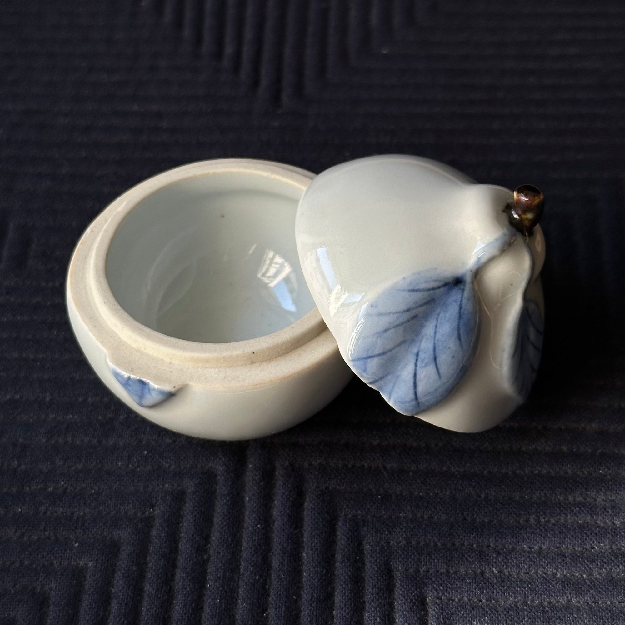 Kōgō en porcelaine blanche coréenne de Sang-ho Shin